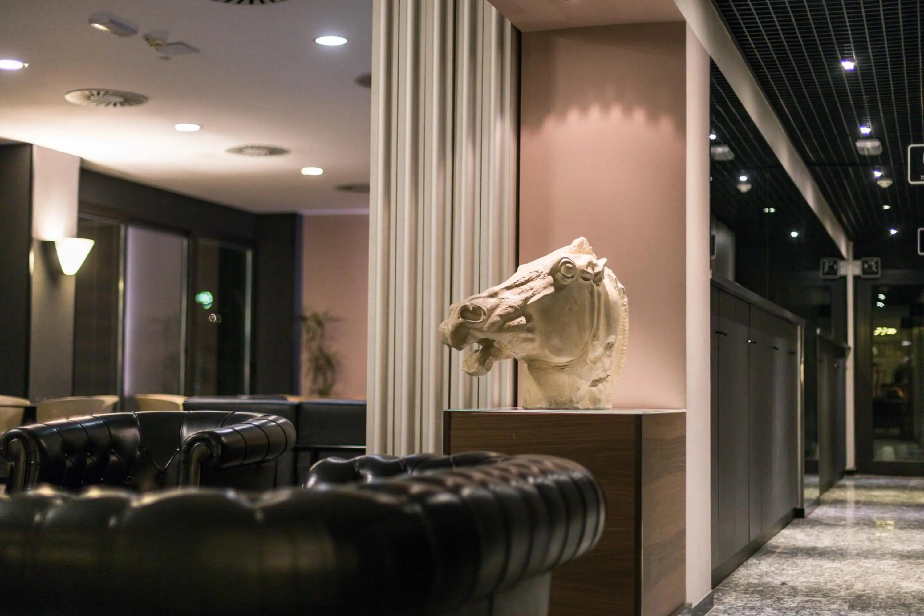 Living room in Waldorf Palace Hotel