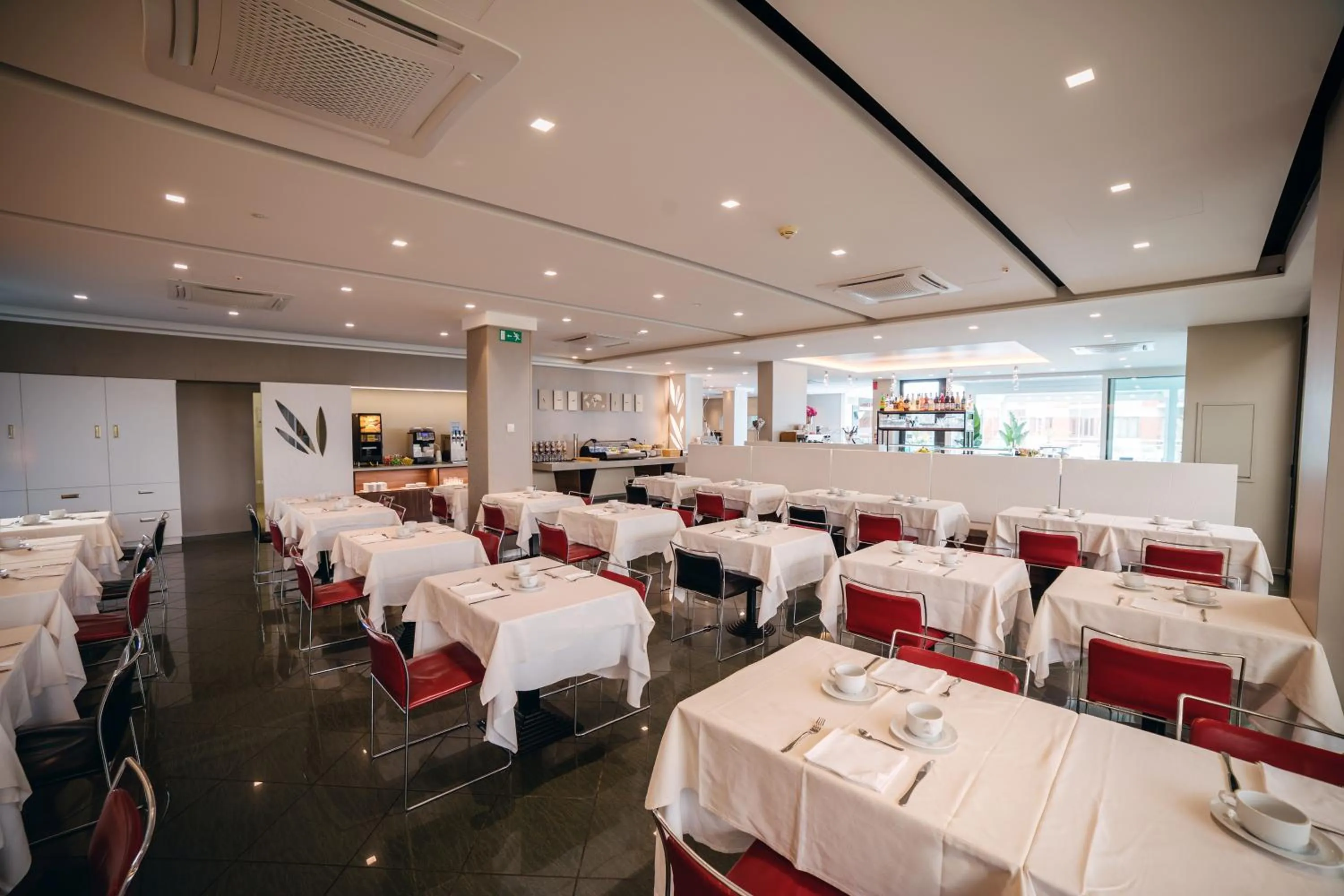 Restaurant/places to eat in Waldorf Palace Hotel