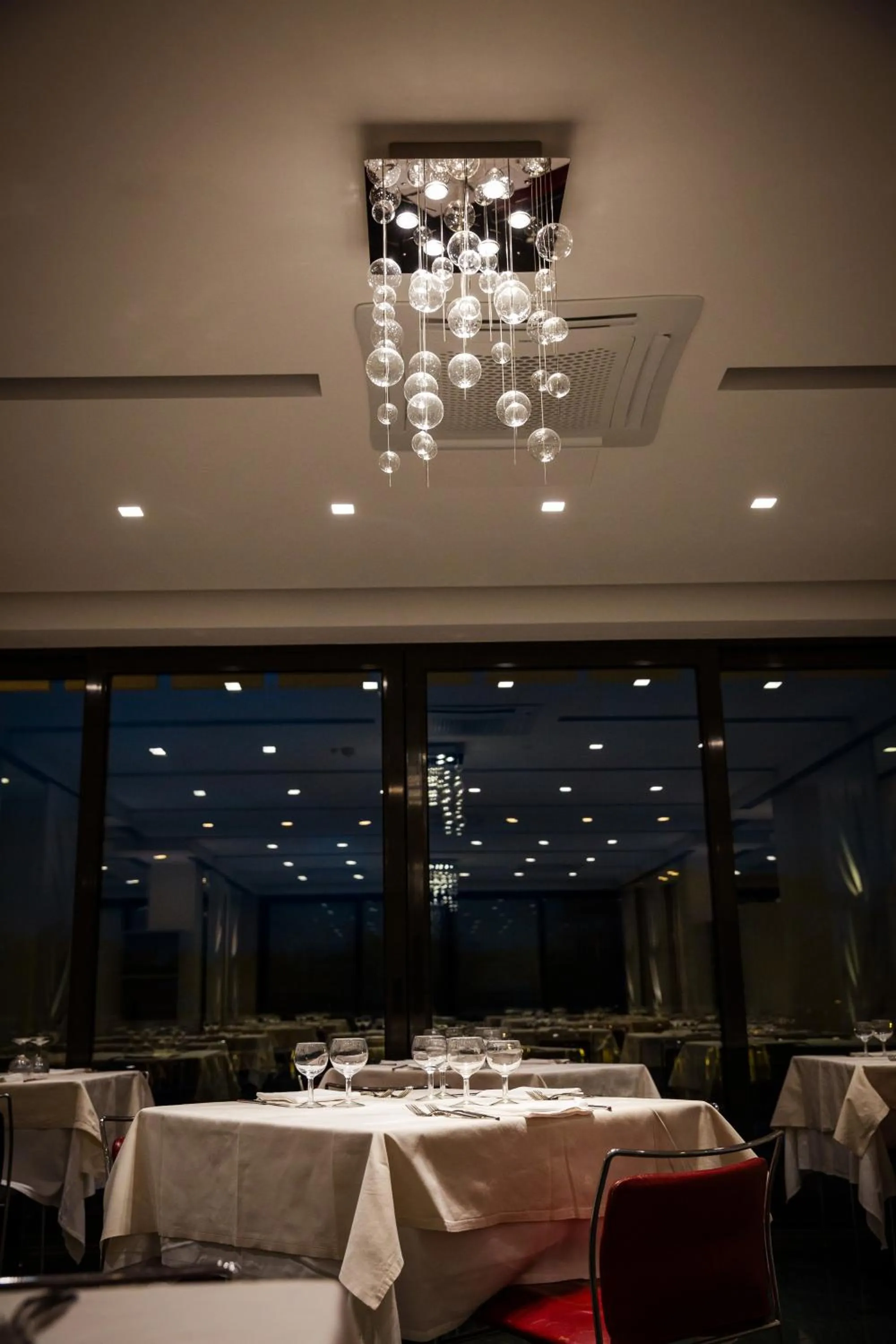 Decorative detail in Waldorf Palace Hotel