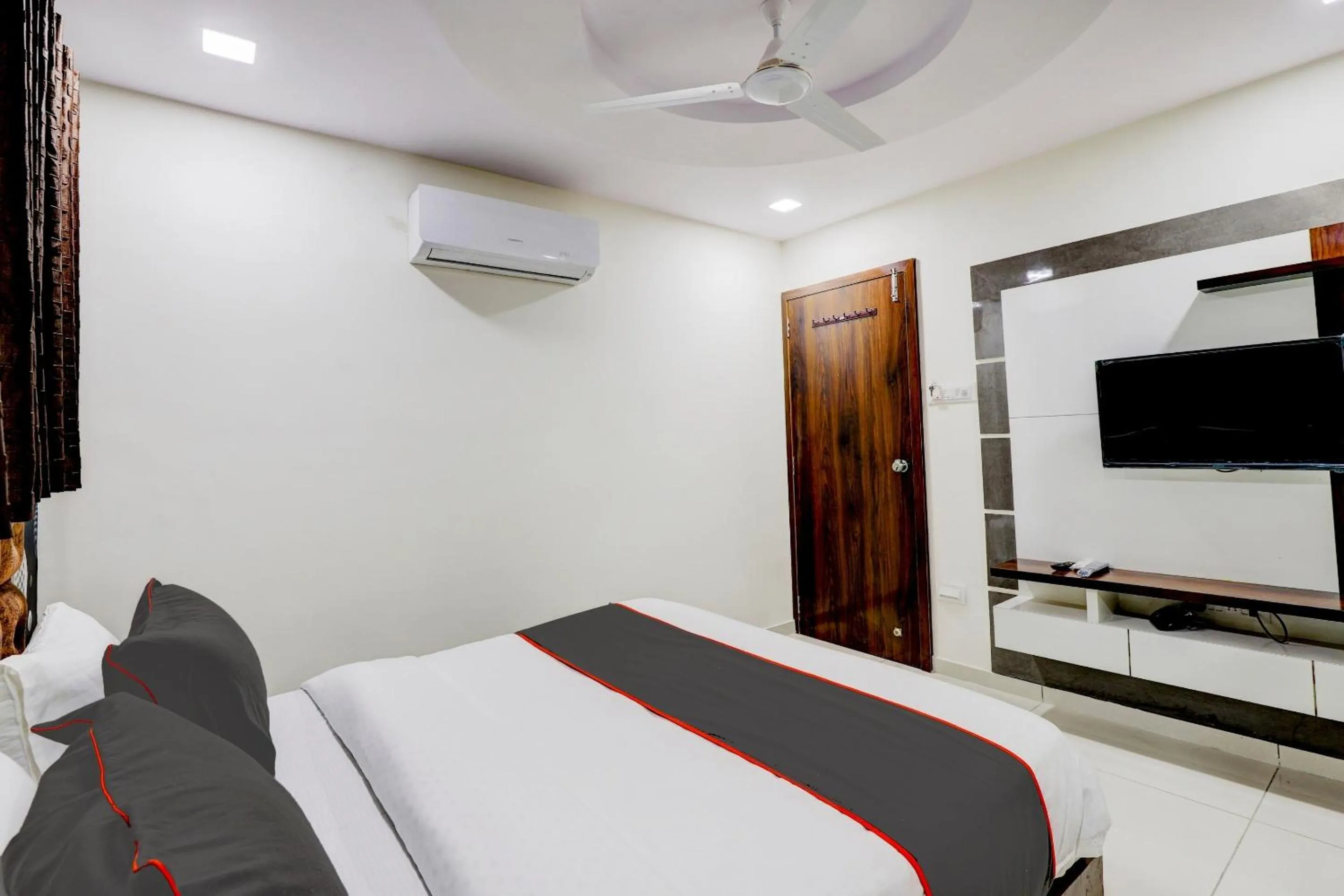 Lobby or reception, Bed in Collection O Lotus Gold