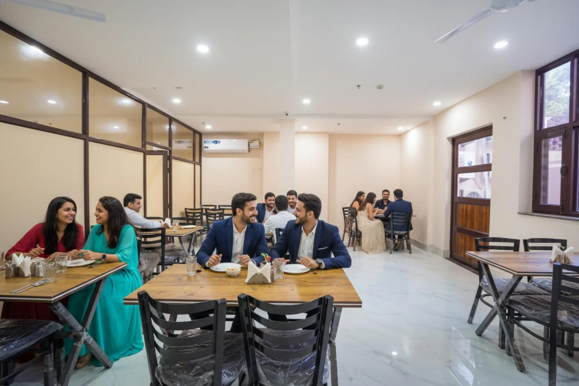 Restaurant/places to eat in FabHotel HC Mohali Inn
