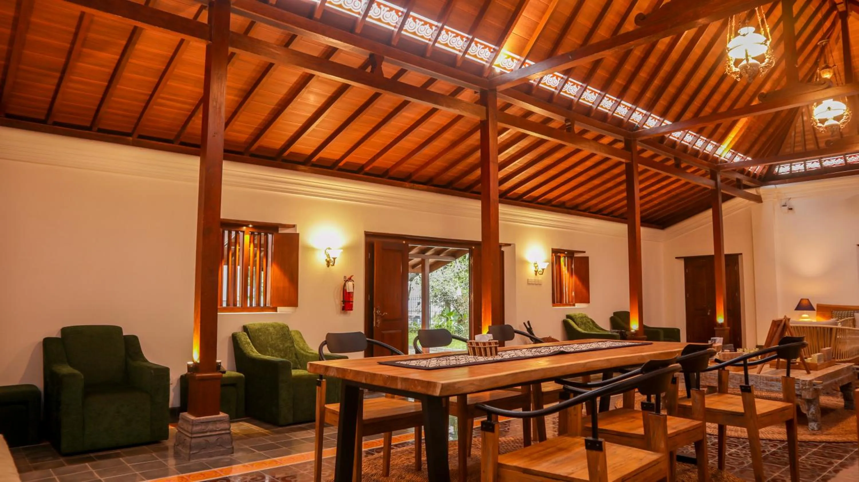 Restaurant/places to eat in Omah Siliran Heritage