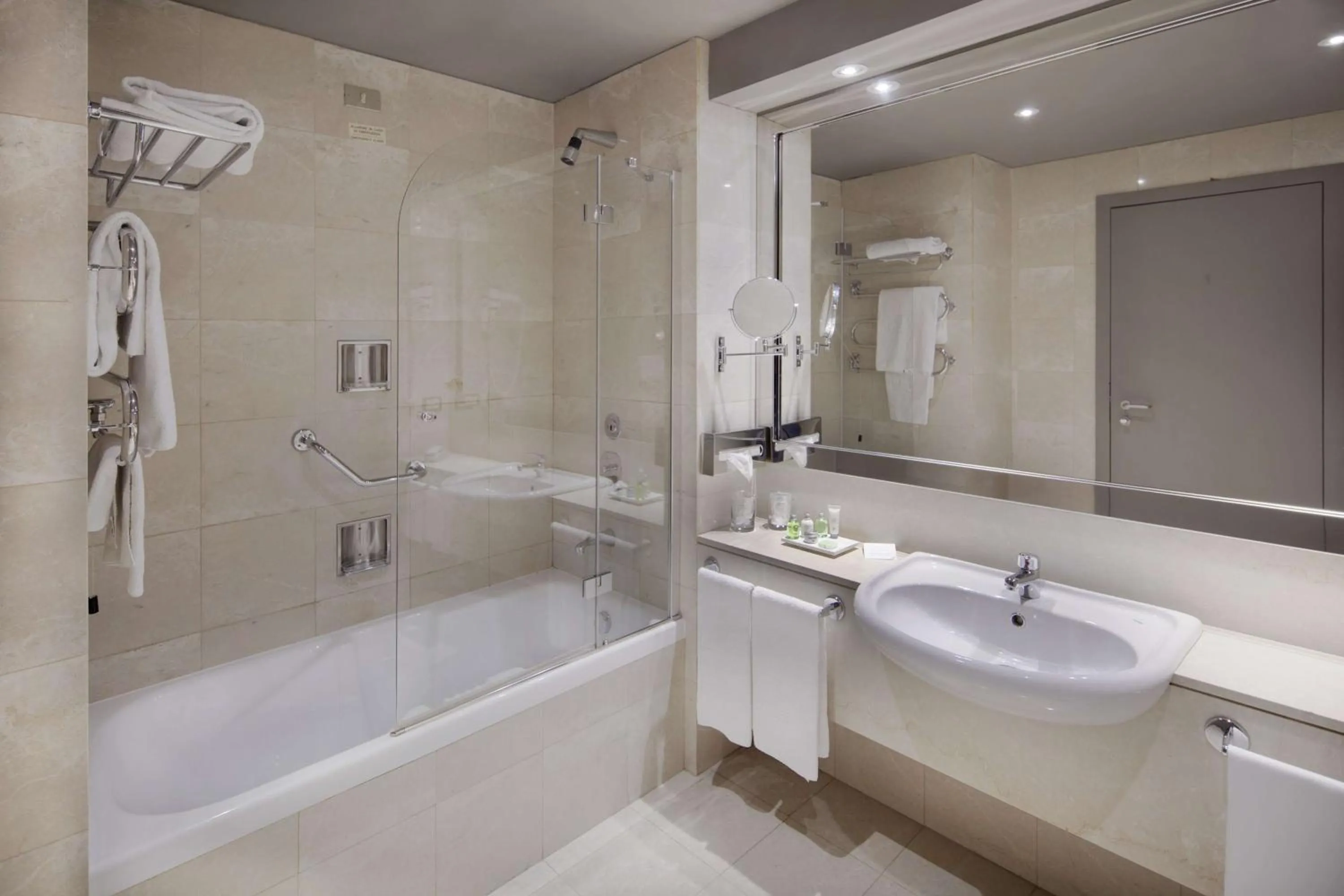 Bathroom in NH Torino Lingotto Congress