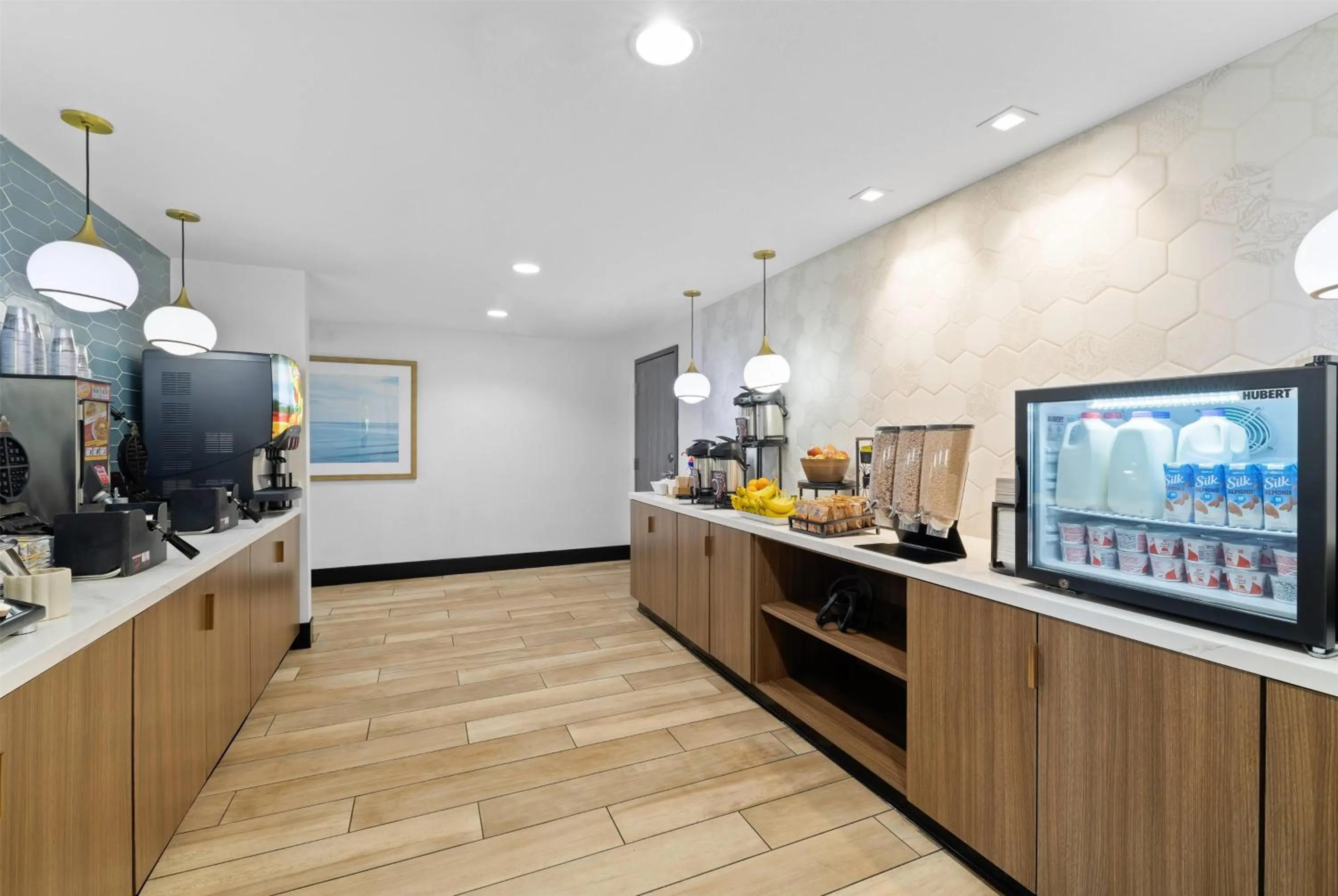 Breakfast in La Quinta Inn & Suites by Wyndham Santa Cruz