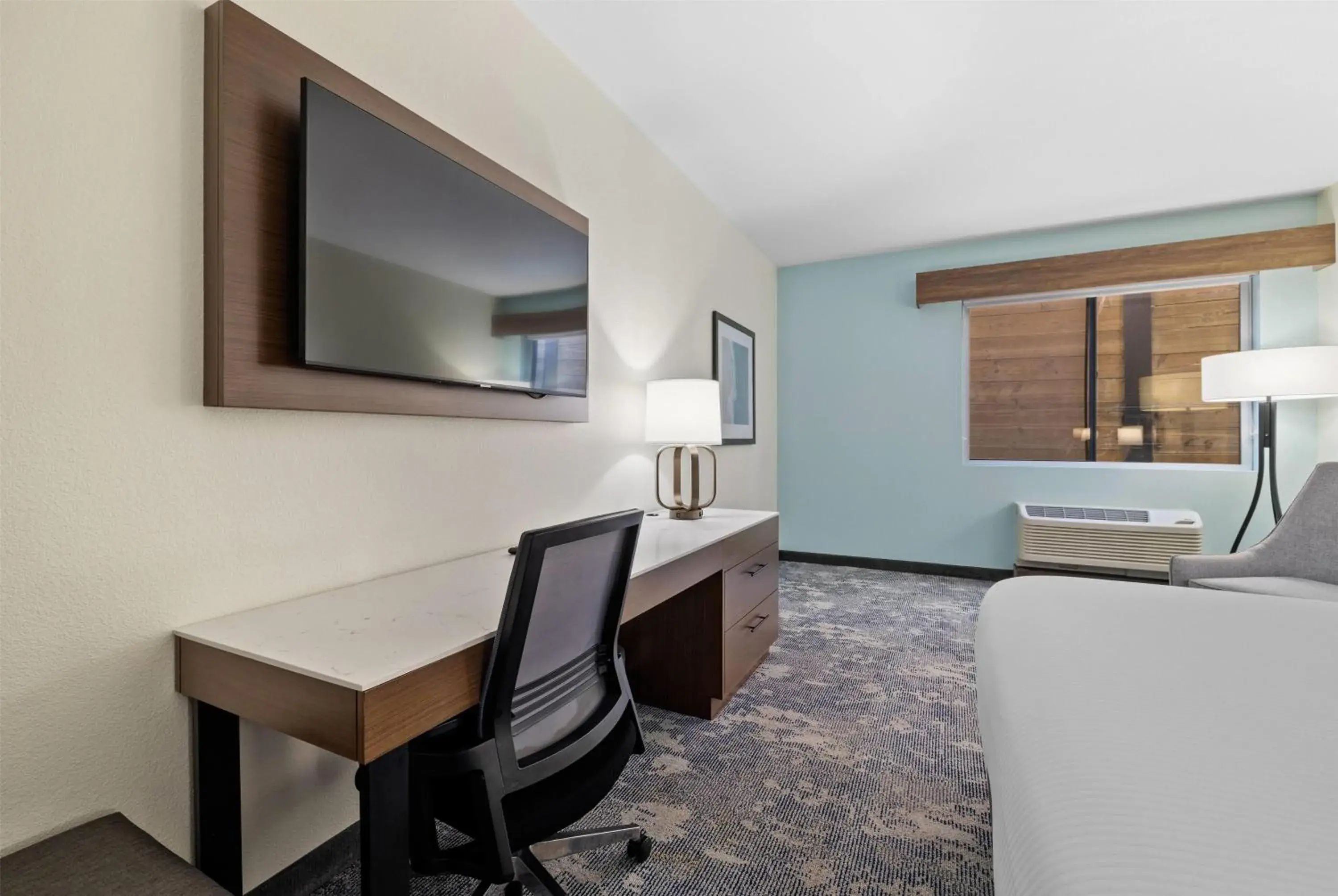 1 King Bed, Partial Ocean View Room, Non-Smoking in La Quinta Inn & Suites by Wyndham Santa Cruz 1 King Bed, Partial Ocean View Room, Non-Smoking in La Quinta Inn & Suites by Wyndham Santa Cruz