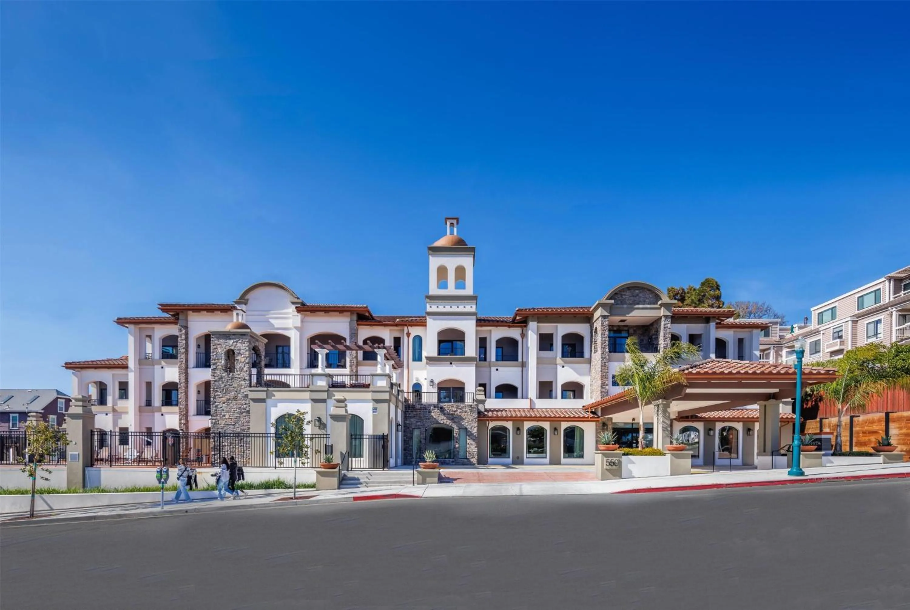 Property building in La Quinta Inn & Suites by Wyndham Santa Cruz