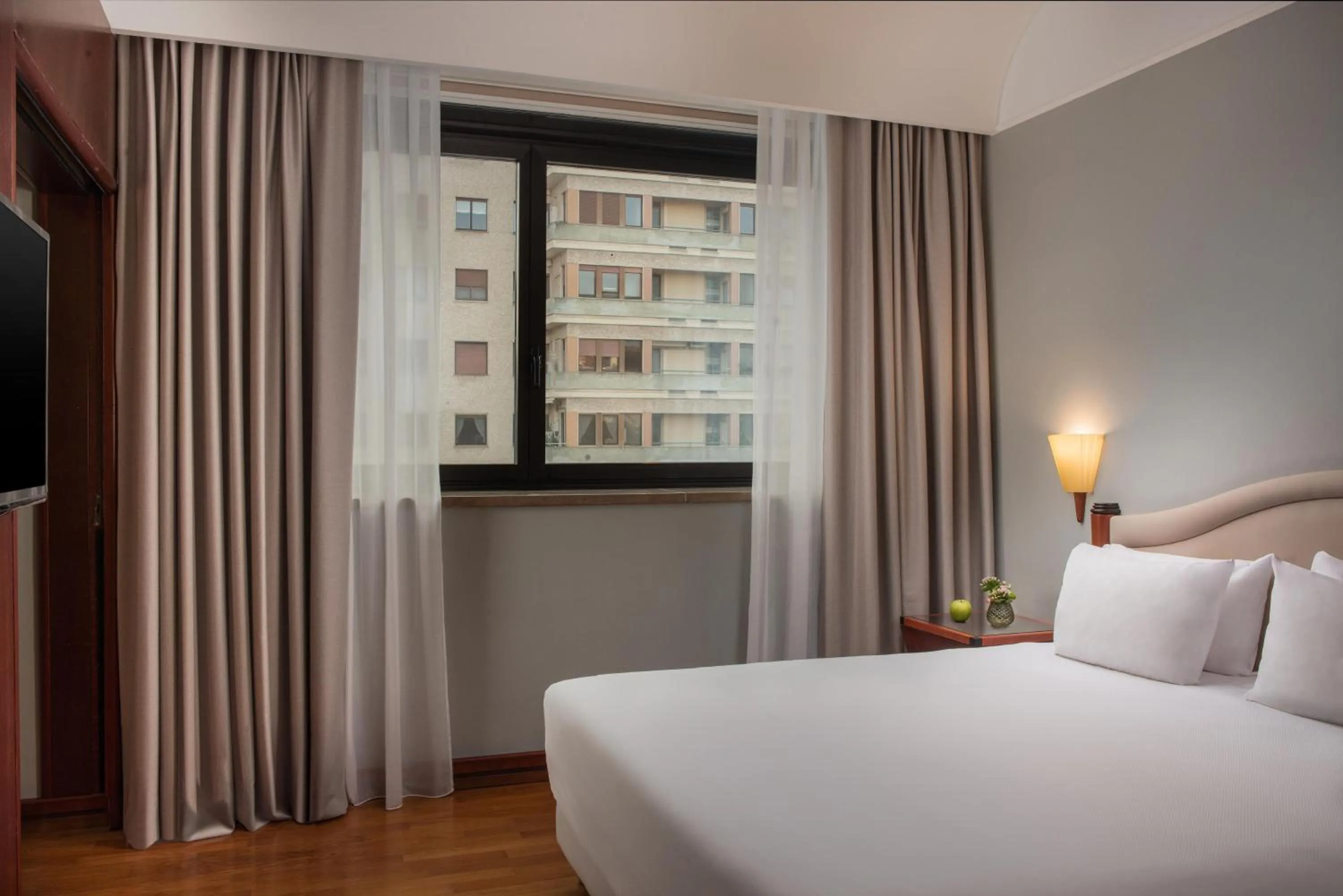 Photo of the whole room, Bed in NH Milano Machiavelli