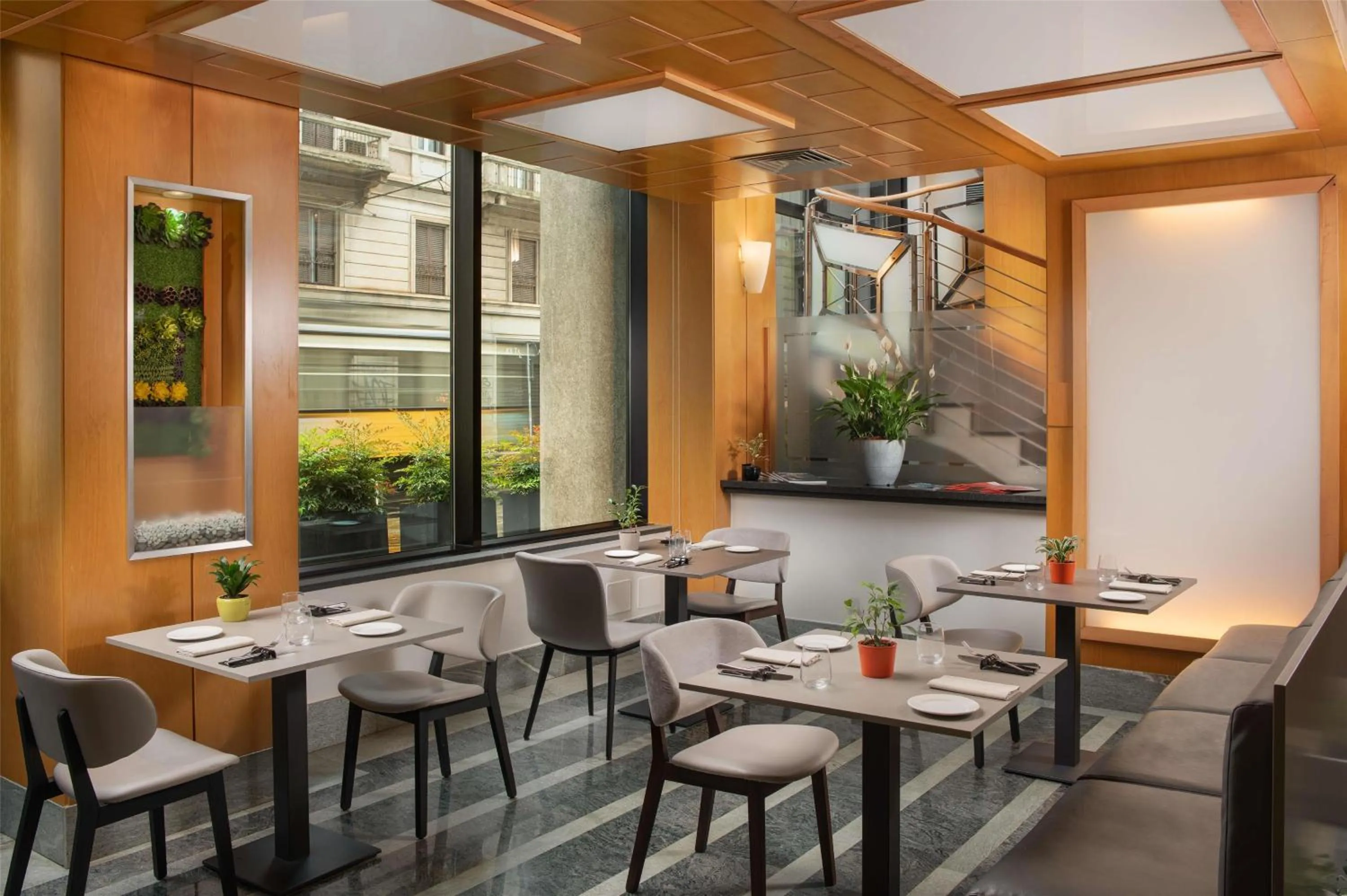 Restaurant/places to eat in NH Milano Machiavelli