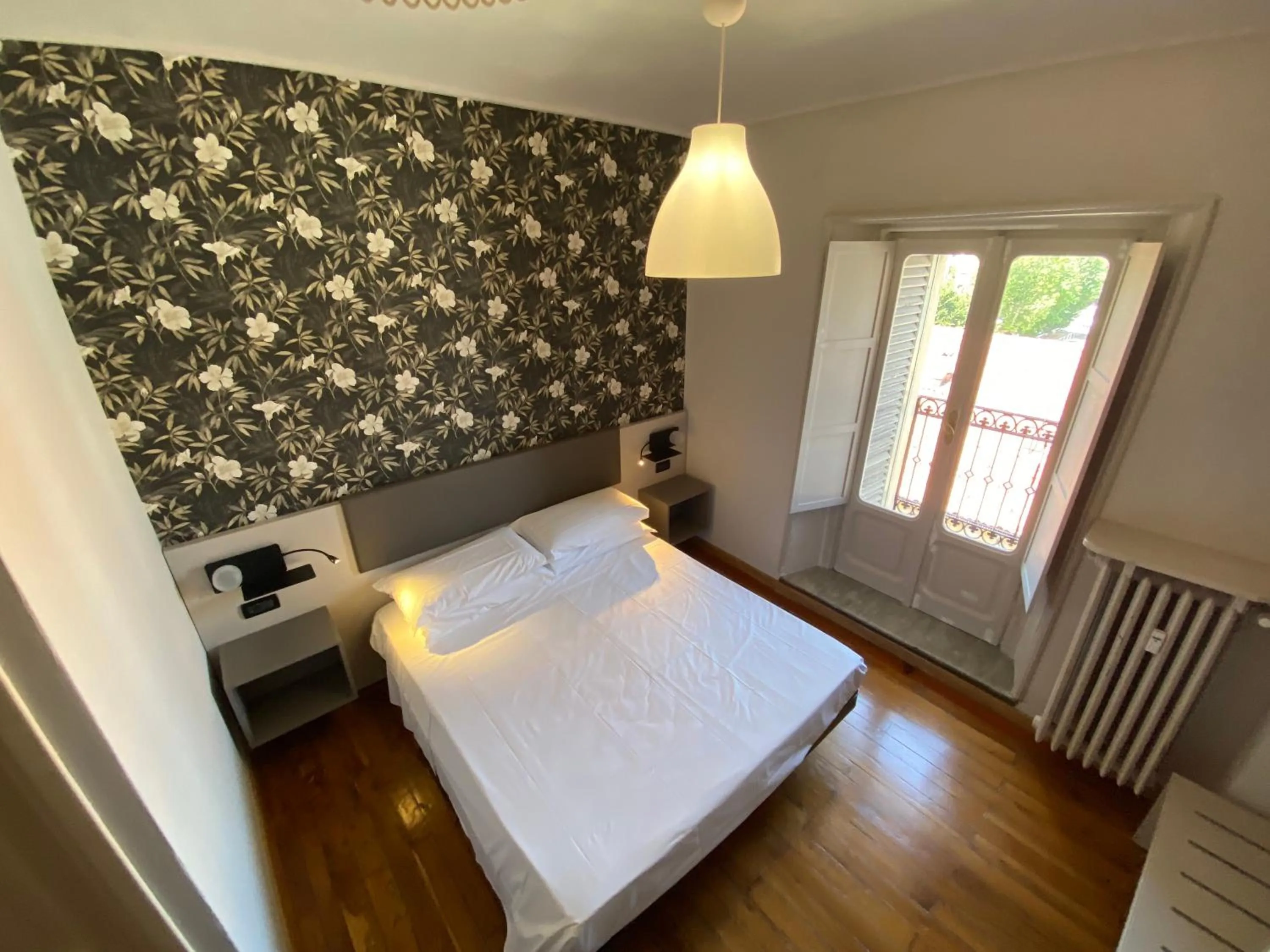 Bedroom, Bed in Artua'&Solferino