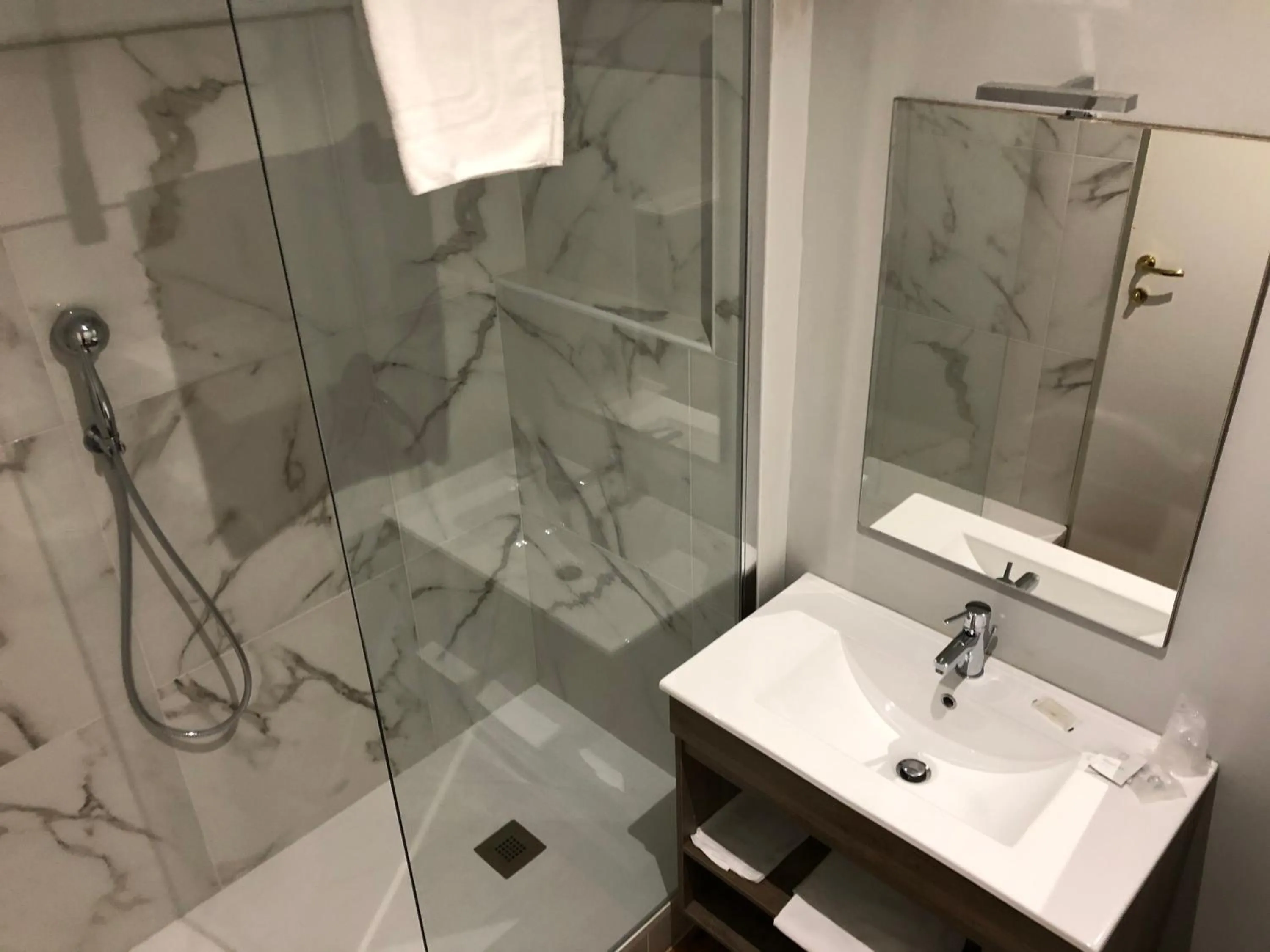 Bathroom in Artua'&Solferino