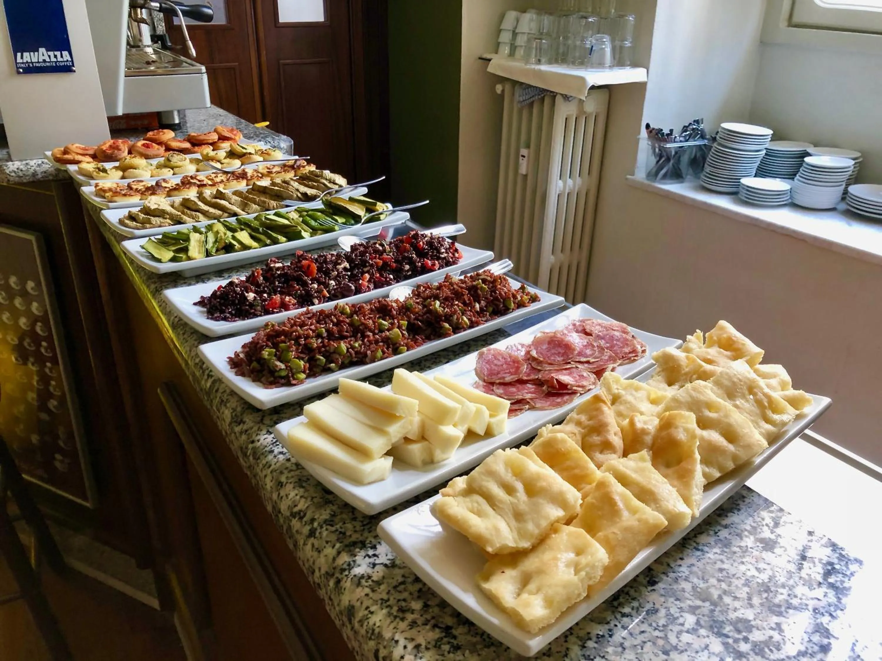 Restaurant/places to eat in Artua'&Solferino