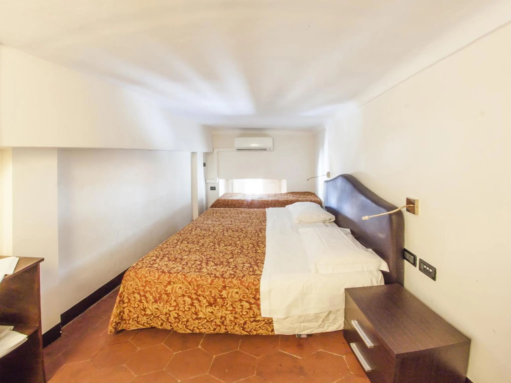 Photo of the whole room, Bed in Artua'&Solferino