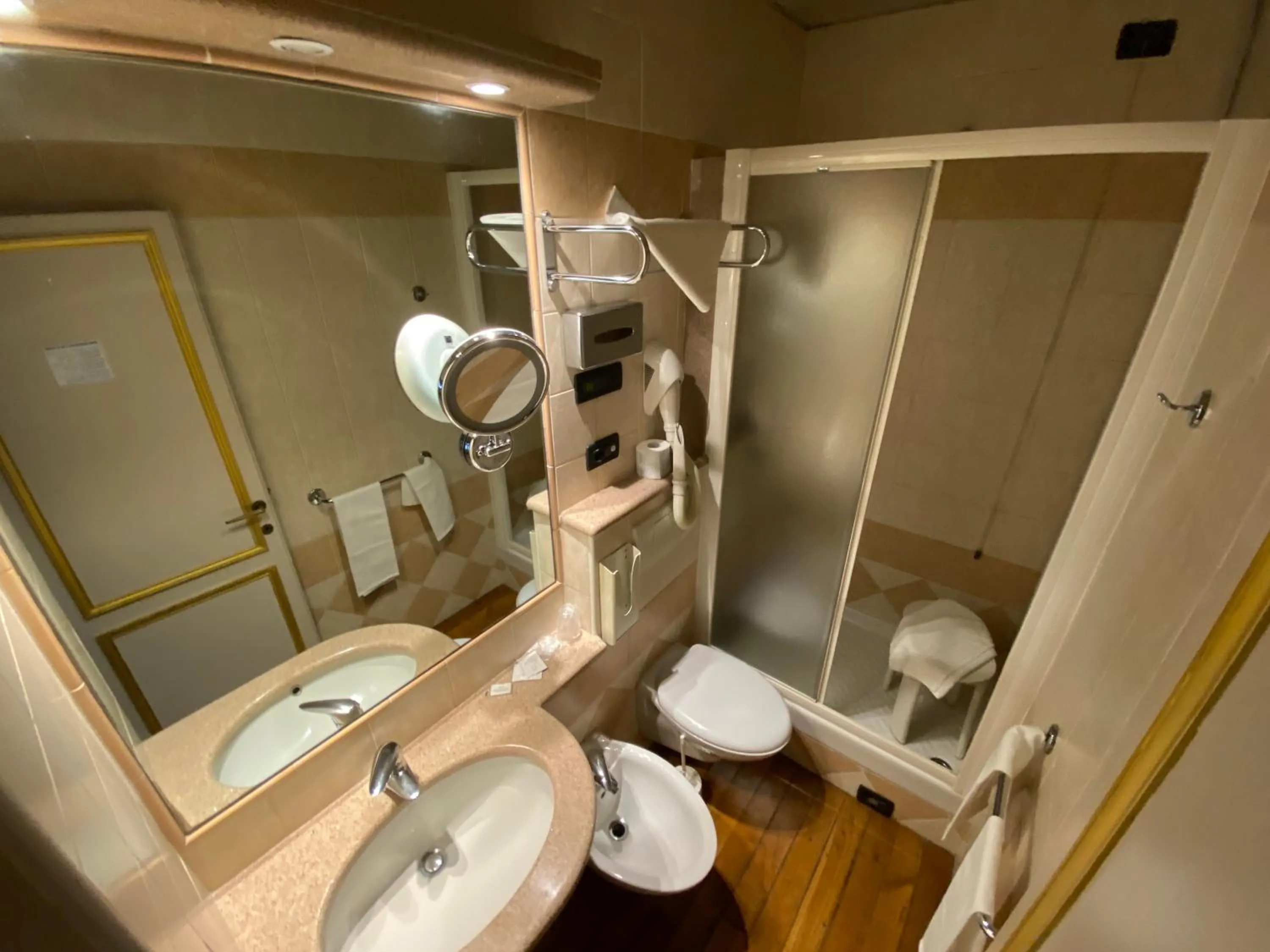 Bathroom in Artua'&Solferino