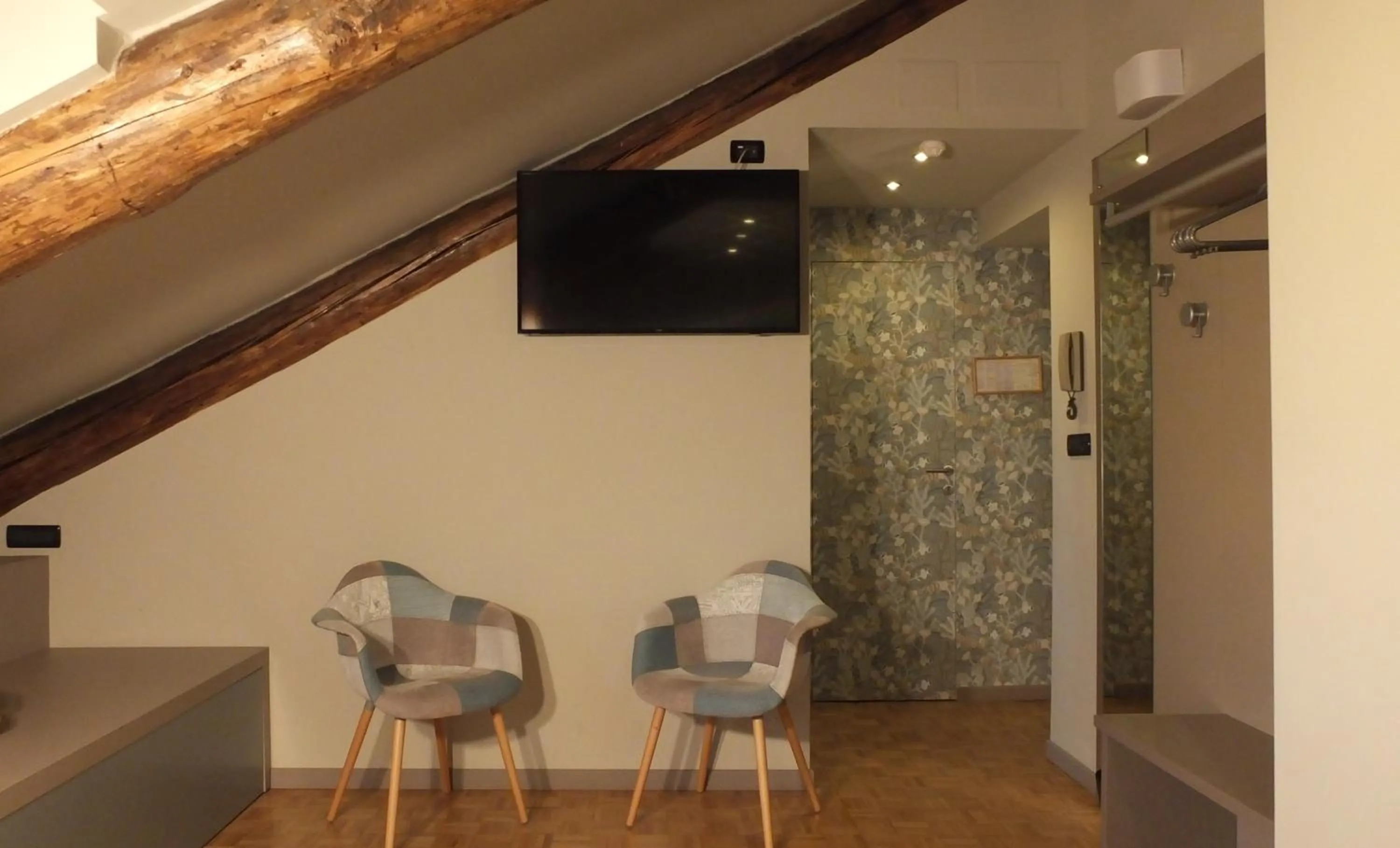 Photo of the whole room in Artua'&Solferino