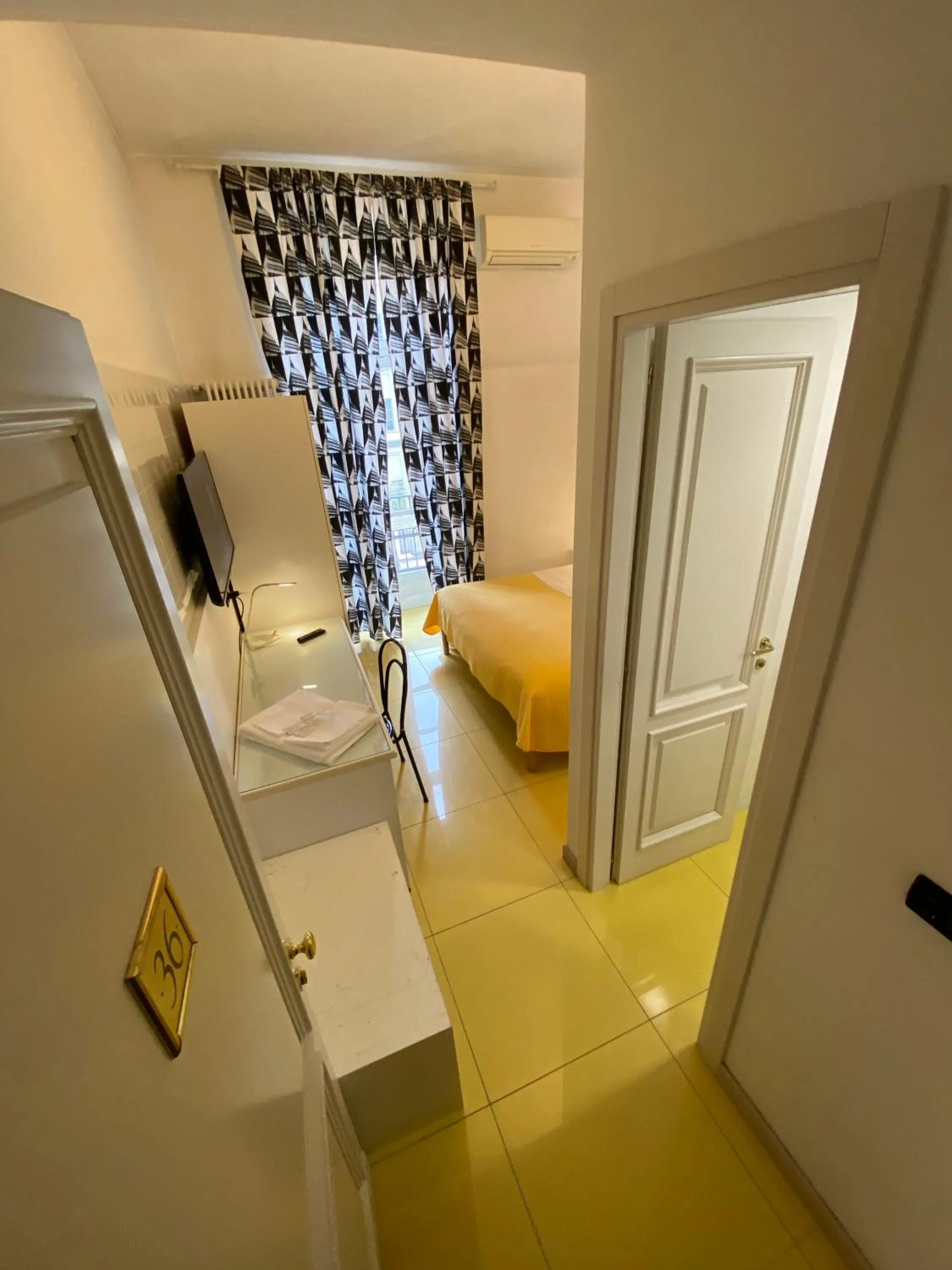 Bedroom, Bed in Artua'&Solferino