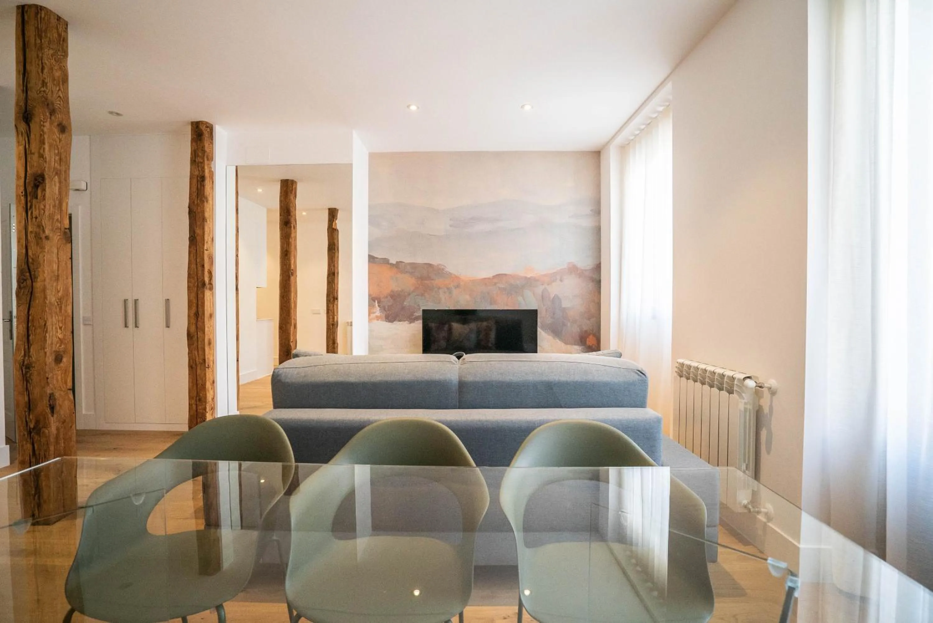 TV and multimedia, Bed in Smartr Madrid Gran Via Apartments