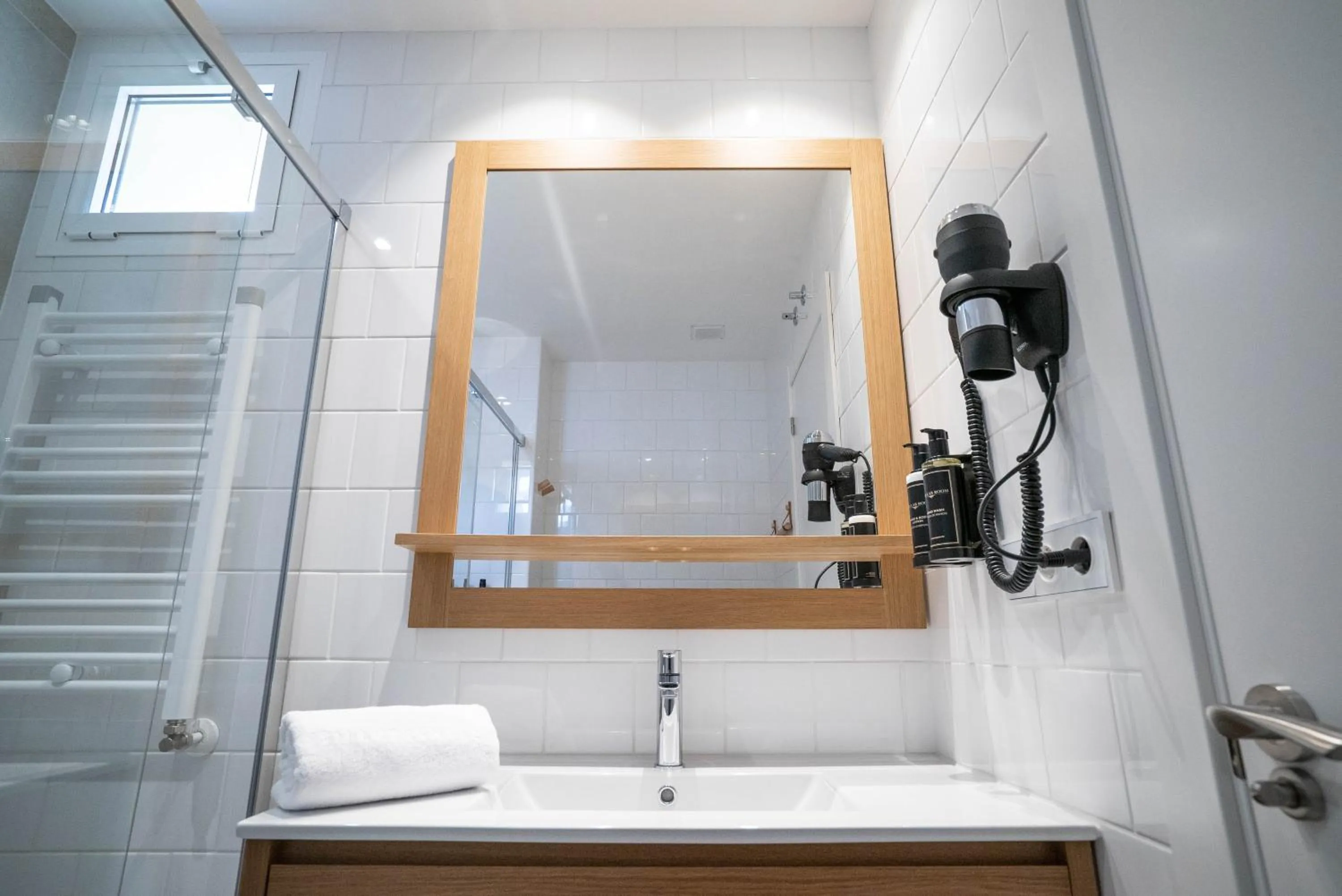 Shower in Smartr Madrid Gran Via Apartments