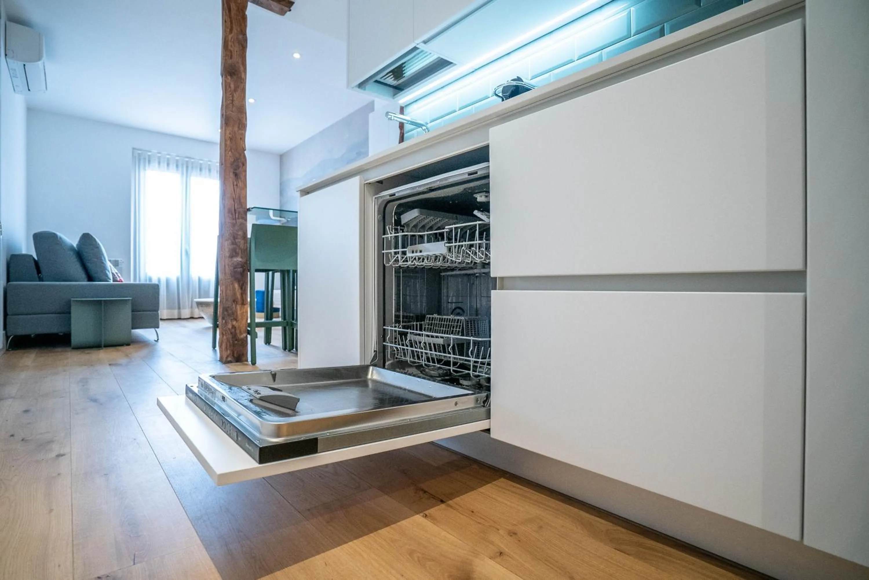 Living room in Smartr Madrid Gran Via Apartments