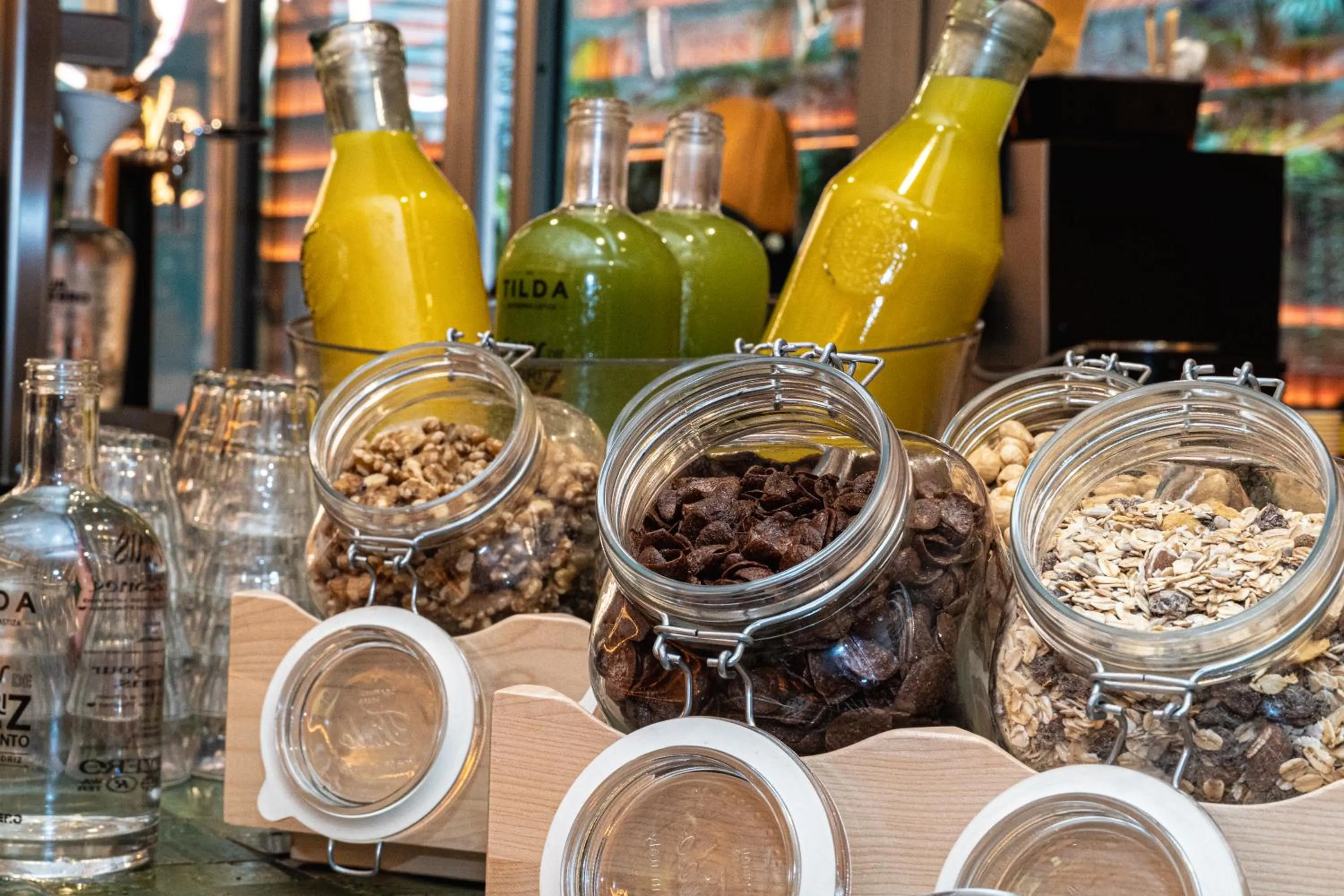 Restaurant/places to eat in Smartr Madrid Gran Via Apartments