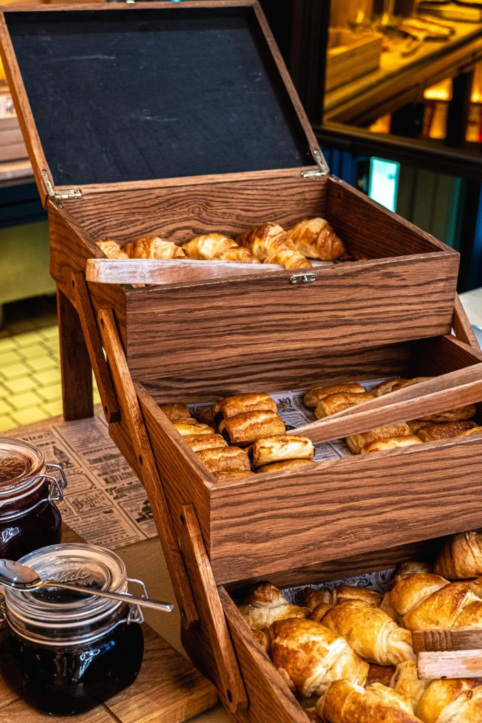 Restaurant/places to eat in Smartr Madrid Gran Via Apartments