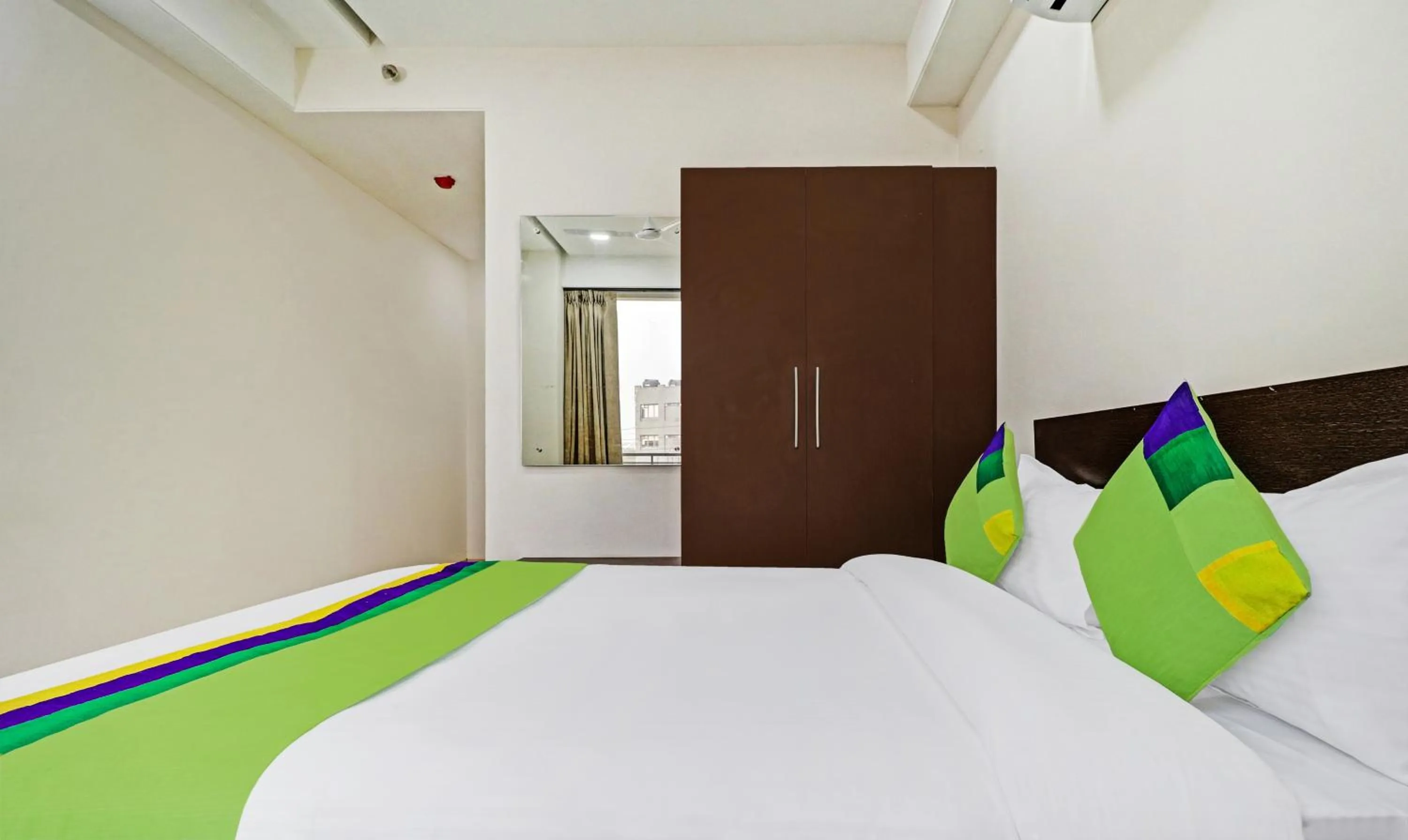 Bed in Treebo Kamron Regency Sector 80