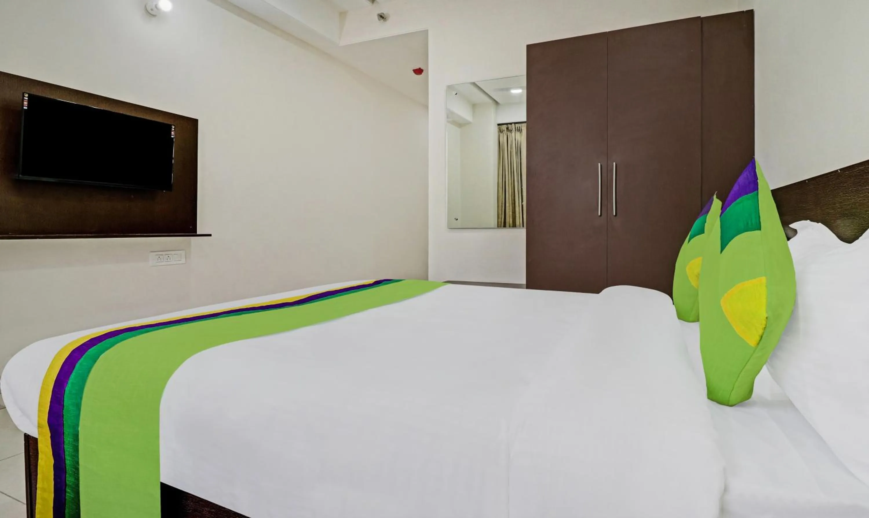 Bed in Treebo Kamron Regency Sector 80