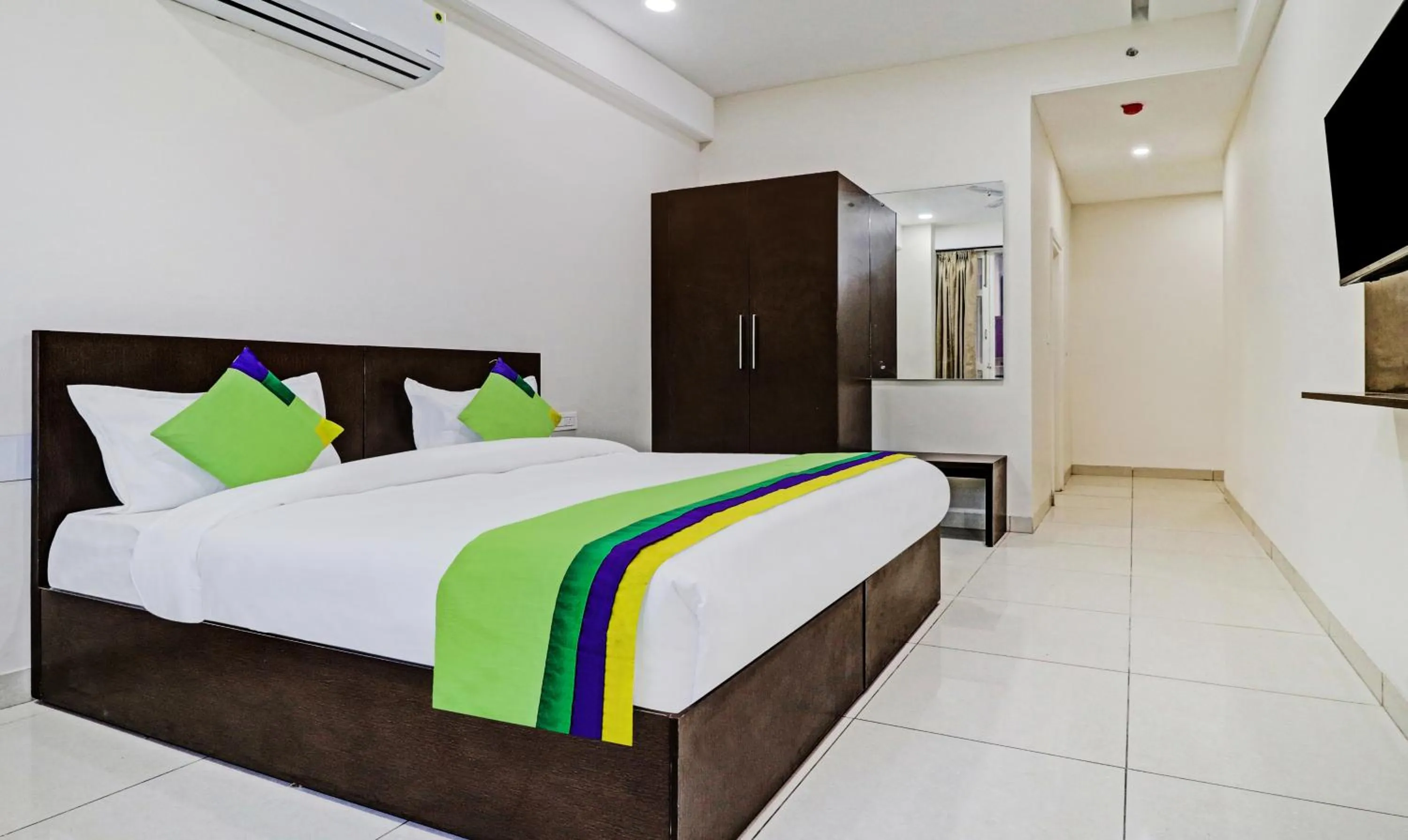 Bed in Treebo Kamron Regency Sector 80