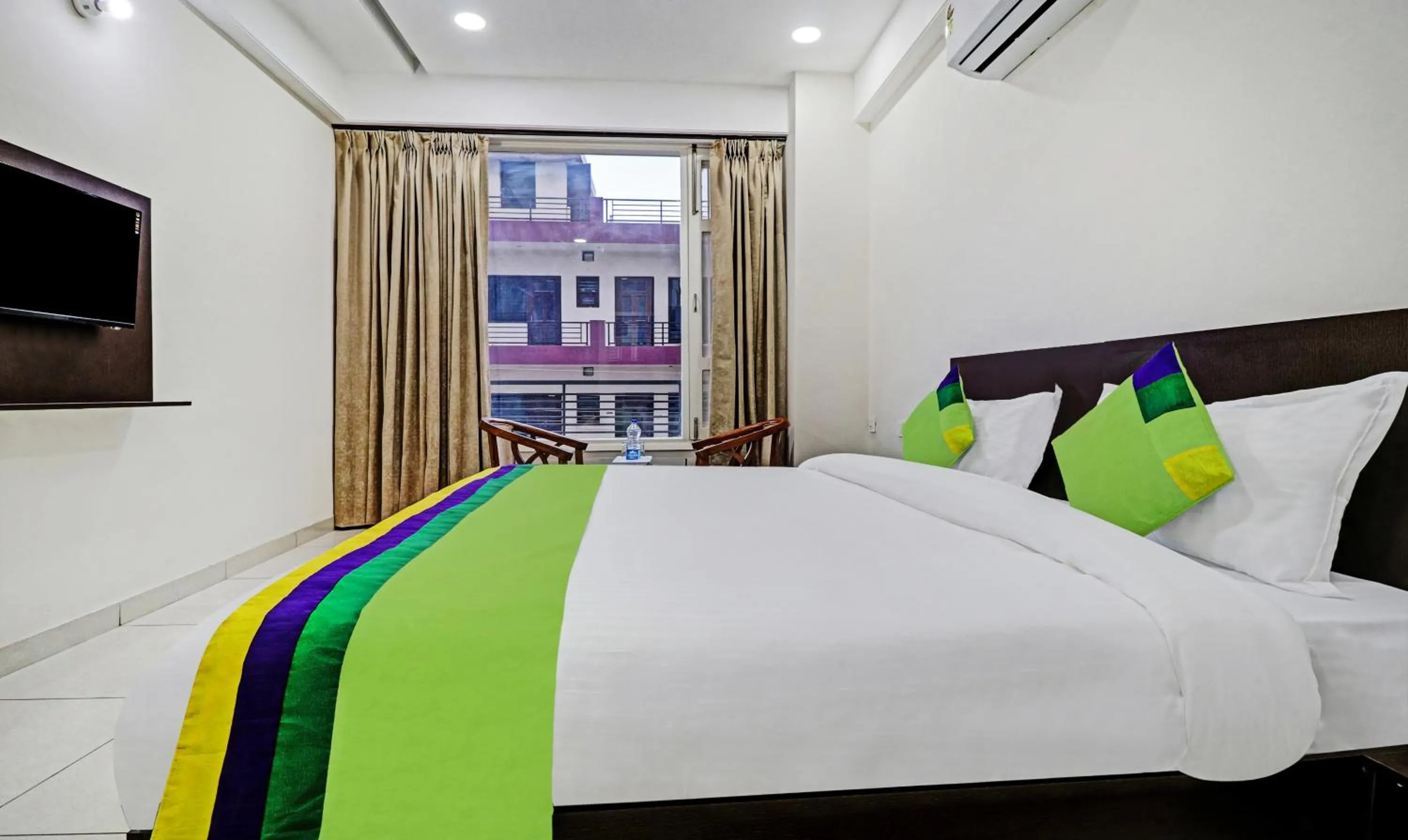 Bed in Treebo Kamron Regency Sector 80