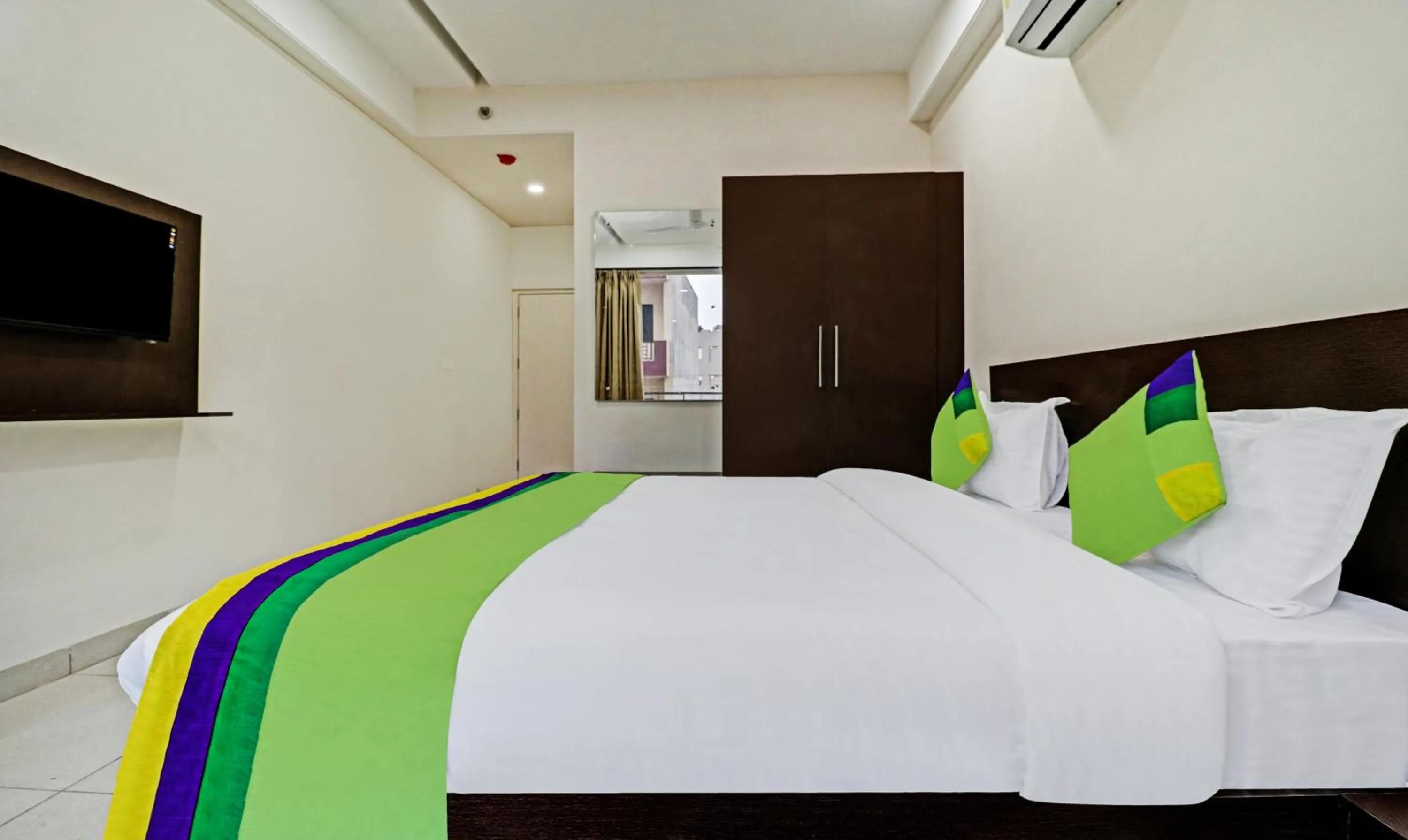 Bed in Treebo Kamron Regency Sector 80