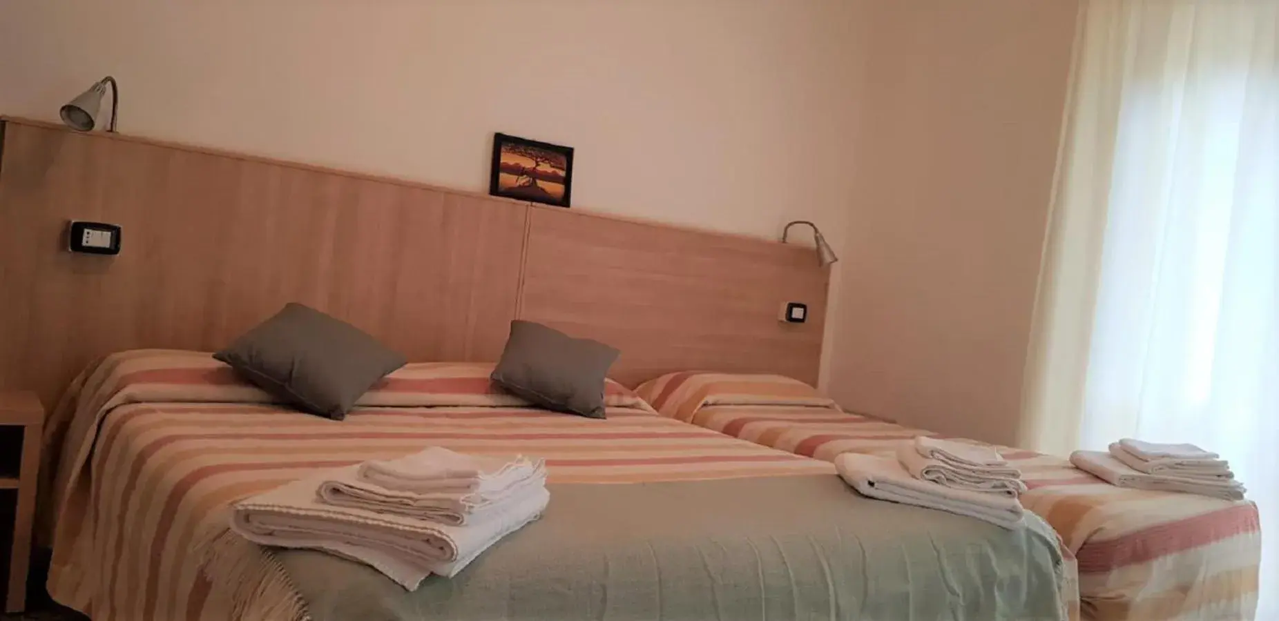 Triple Room with Garden View in Hotel Enrica Triple Room with Garden View in Hotel Enrica