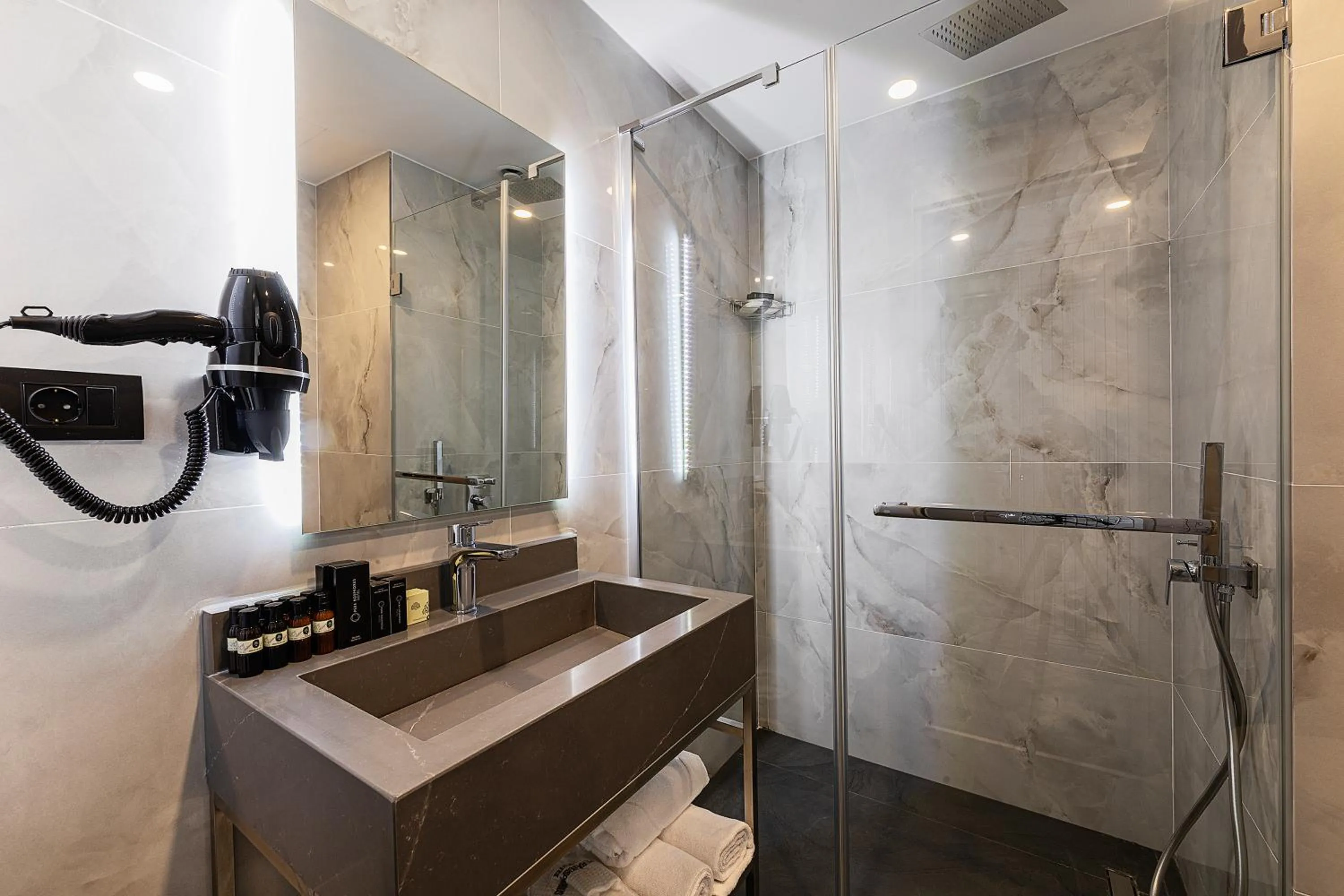 Shower in Pera Bosphorus Hotel