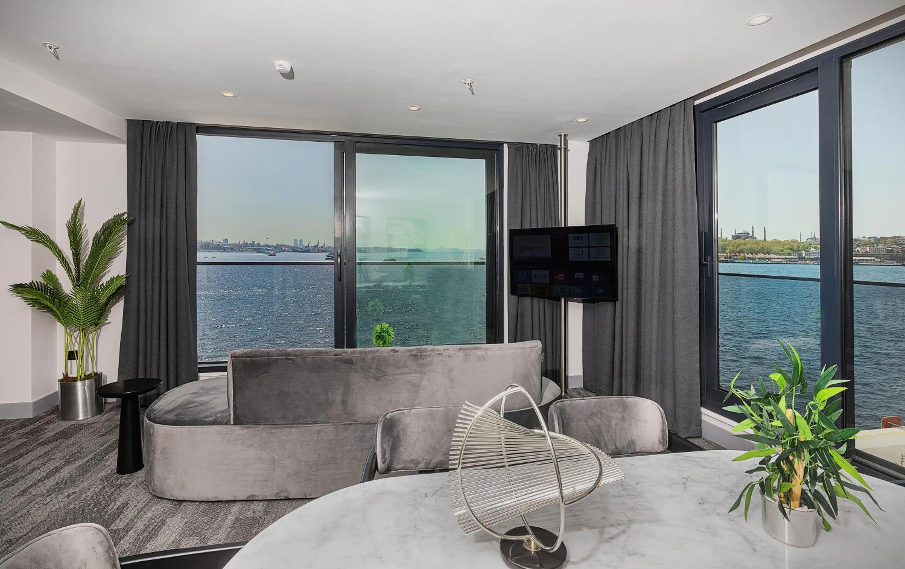 TV and multimedia in Pera Bosphorus Hotel