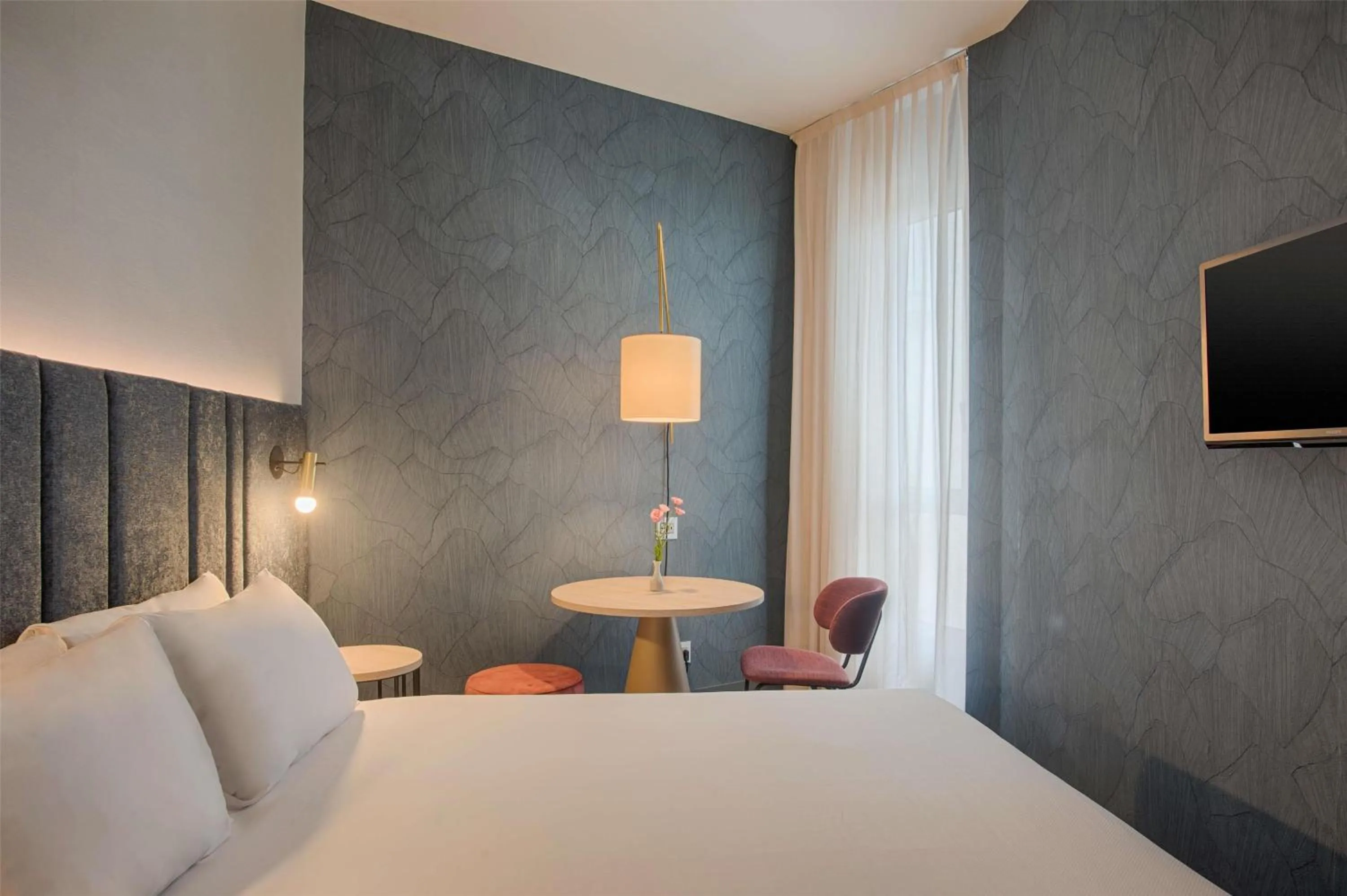 Bedroom, Bed in NH La Spezia