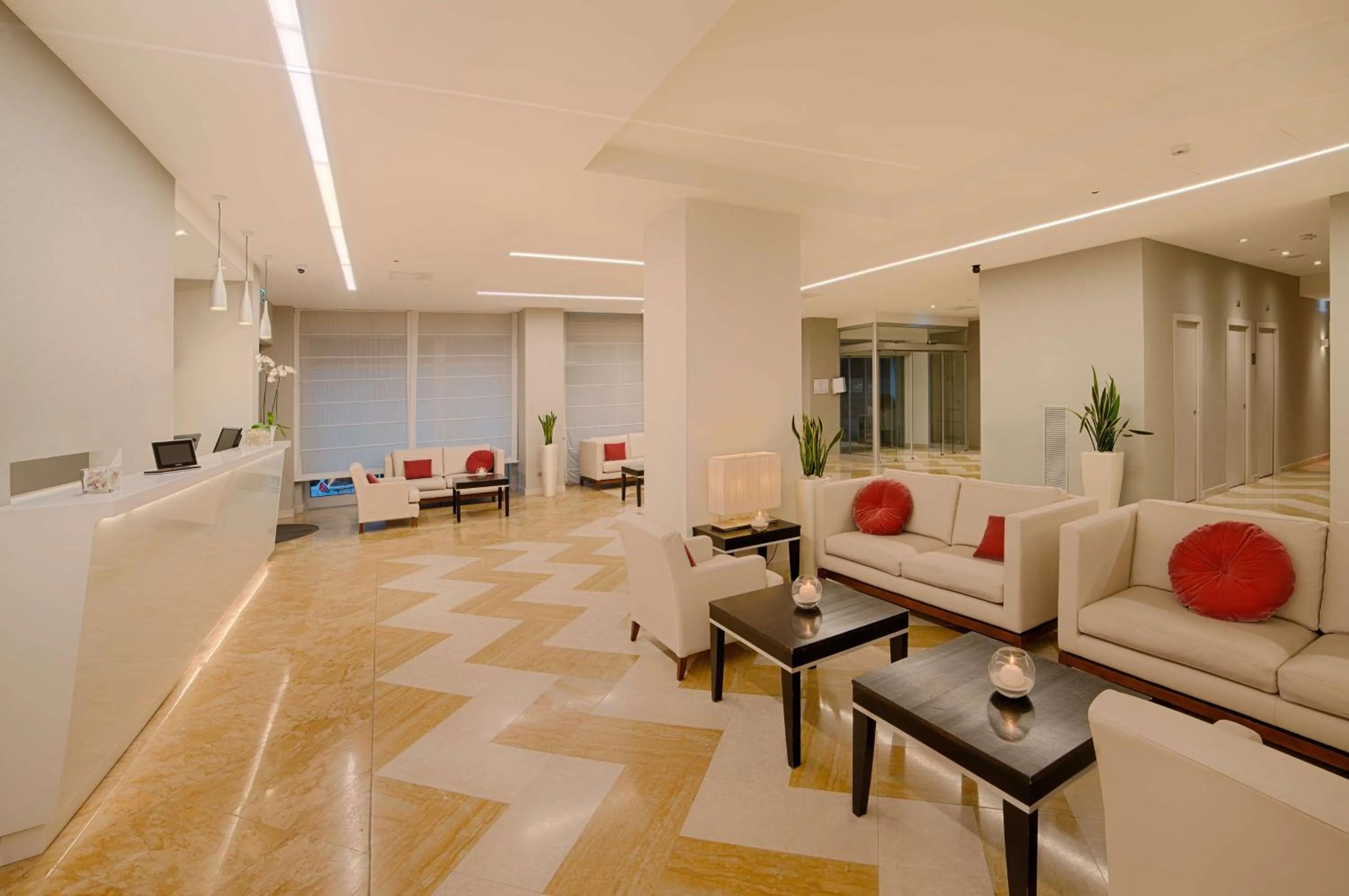 Lobby or reception in NH La Spezia