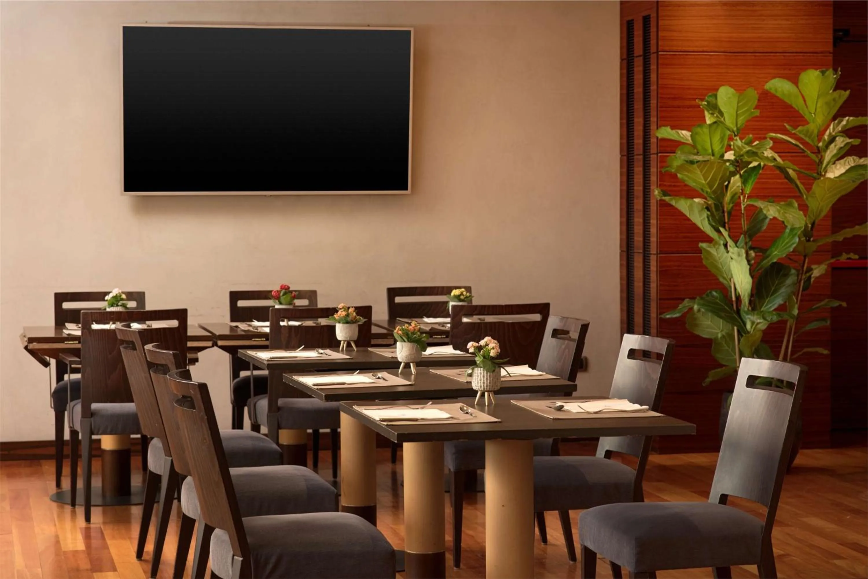 Restaurant/places to eat in NH Bologna Villanova