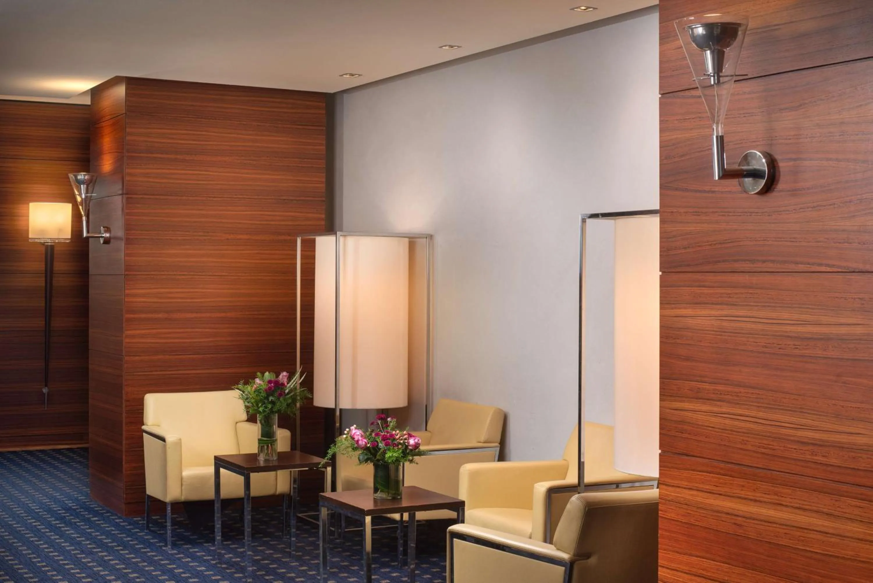 Lobby or reception in NH Bologna Villanova