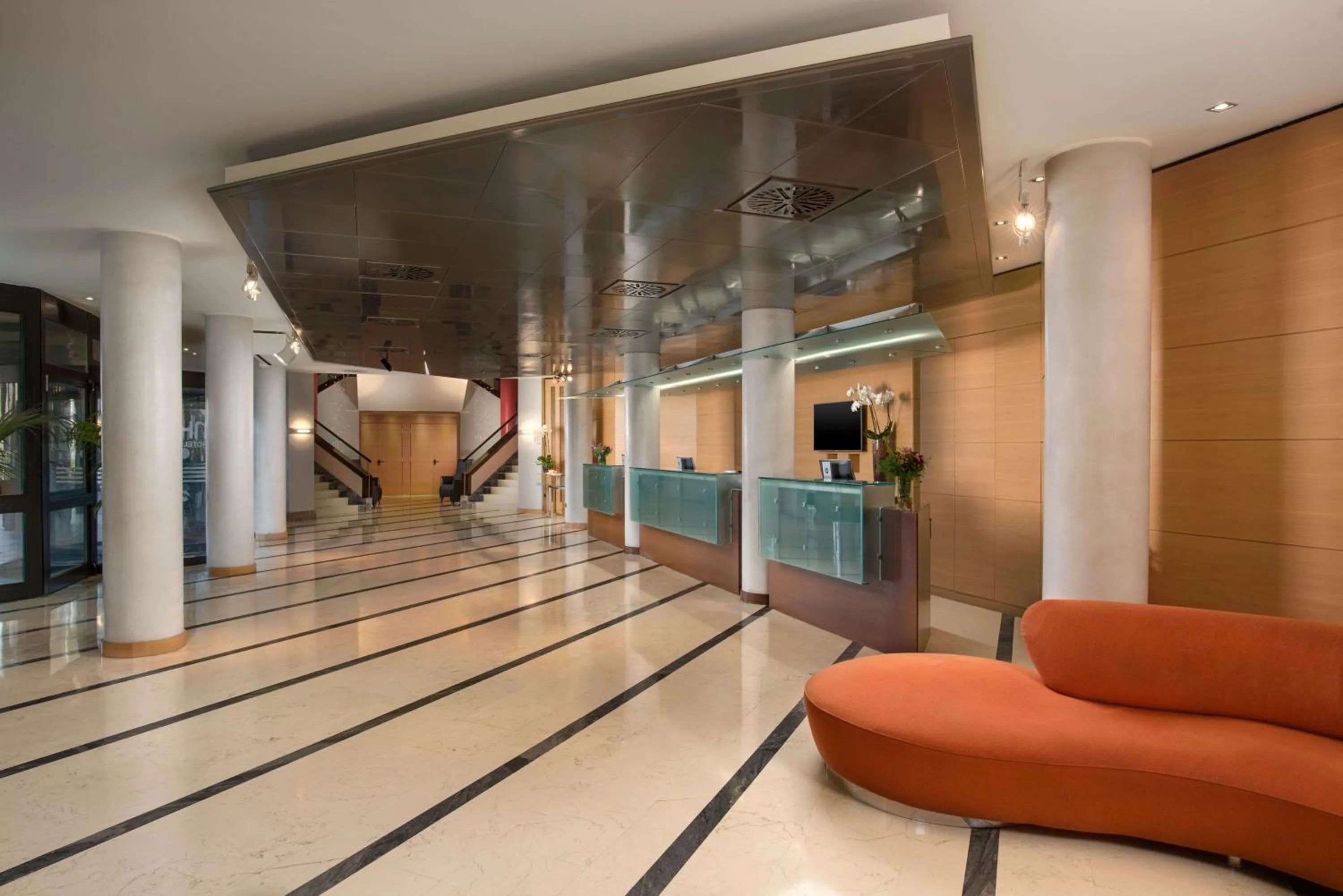 Lobby or reception in NH Bologna Villanova