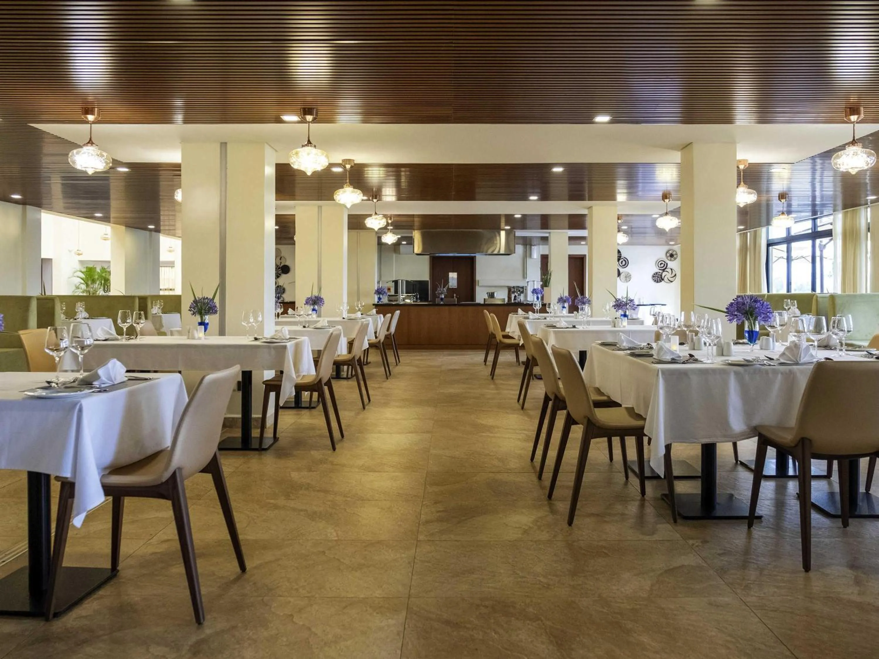 Restaurant/places to eat in Mantis Kivu Marina Bay Hotel