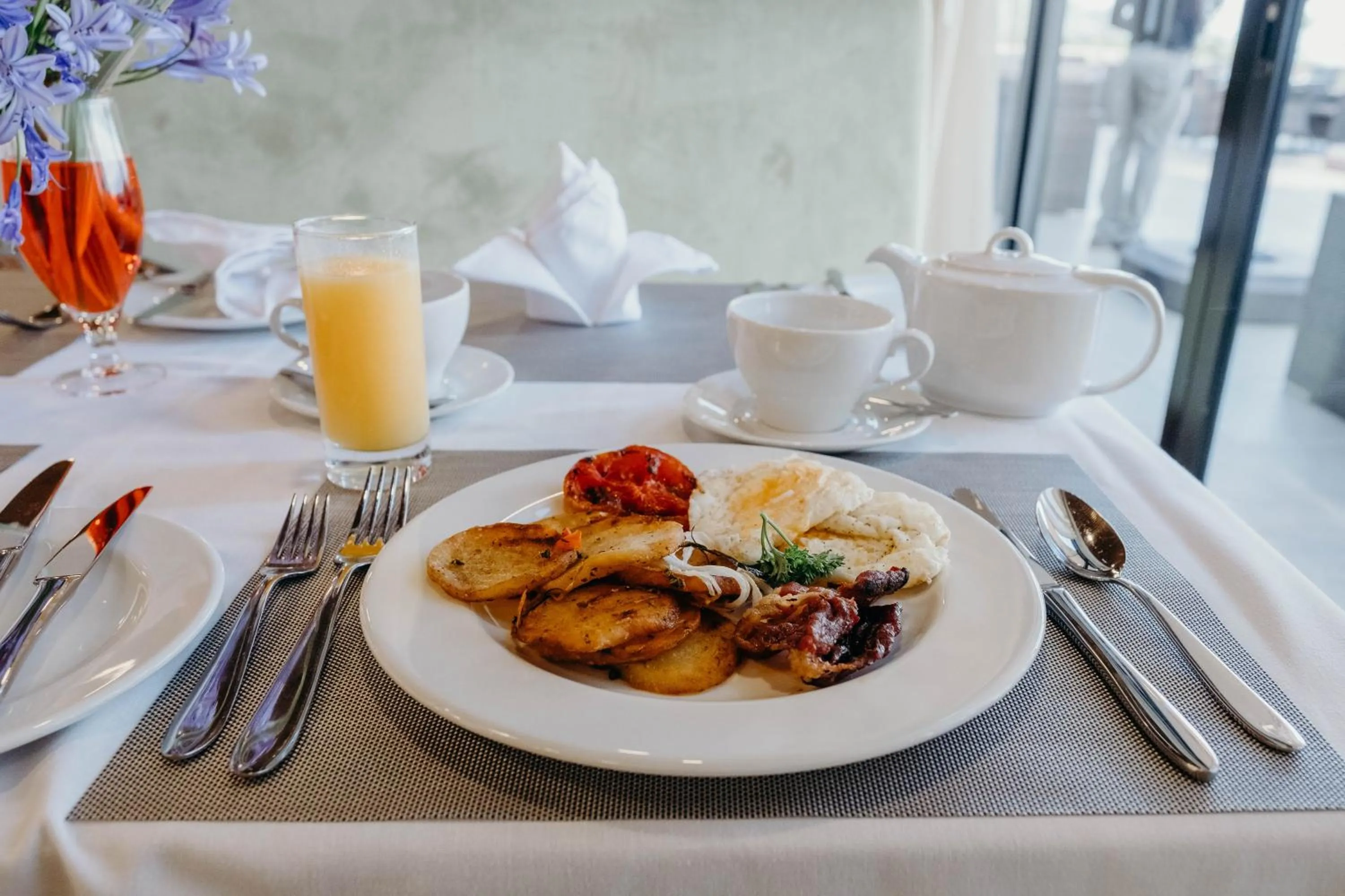 Food in Mantis Kivu Marina Bay Hotel