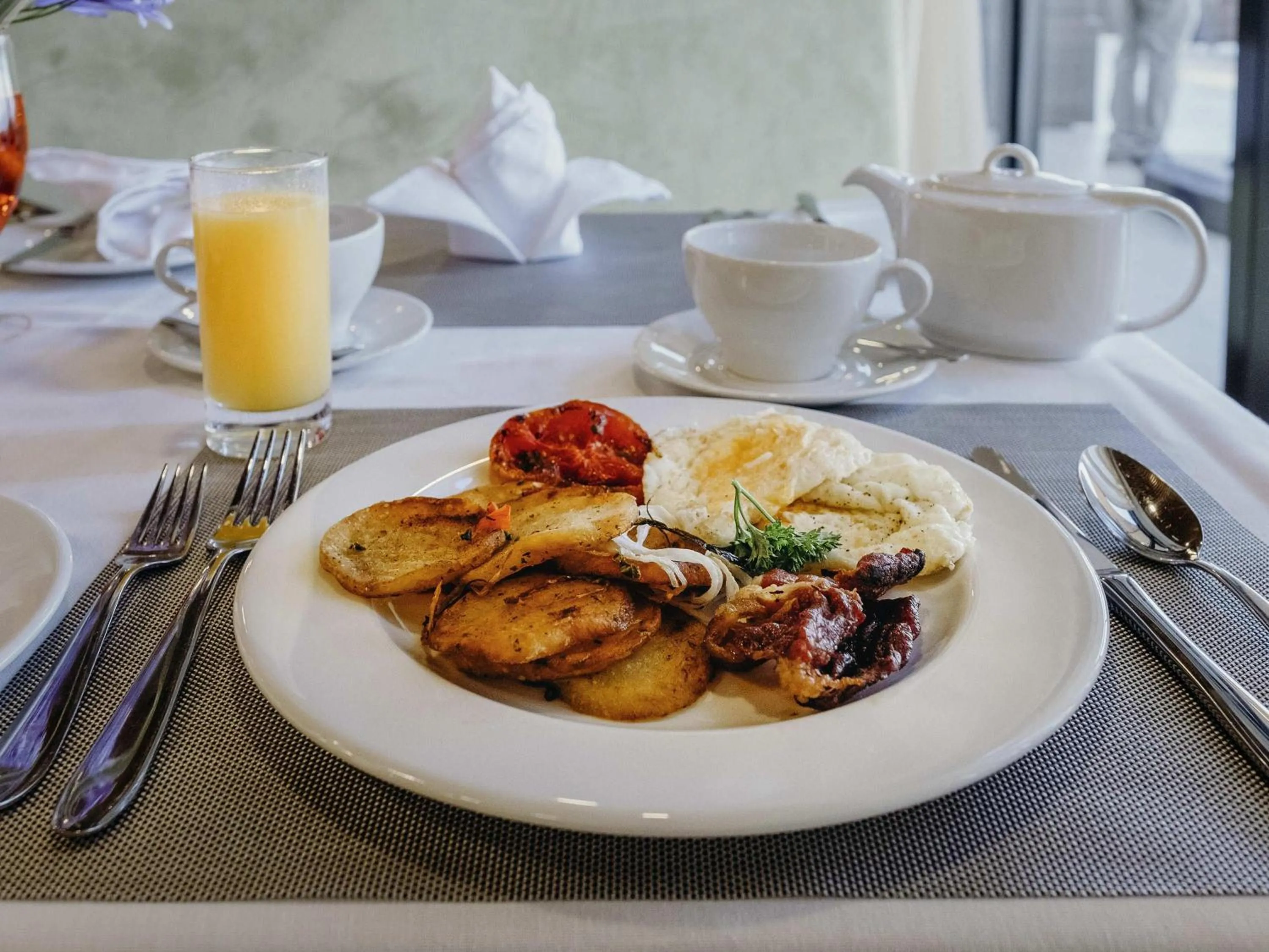 Breakfast in Mantis Kivu Marina Bay Hotel