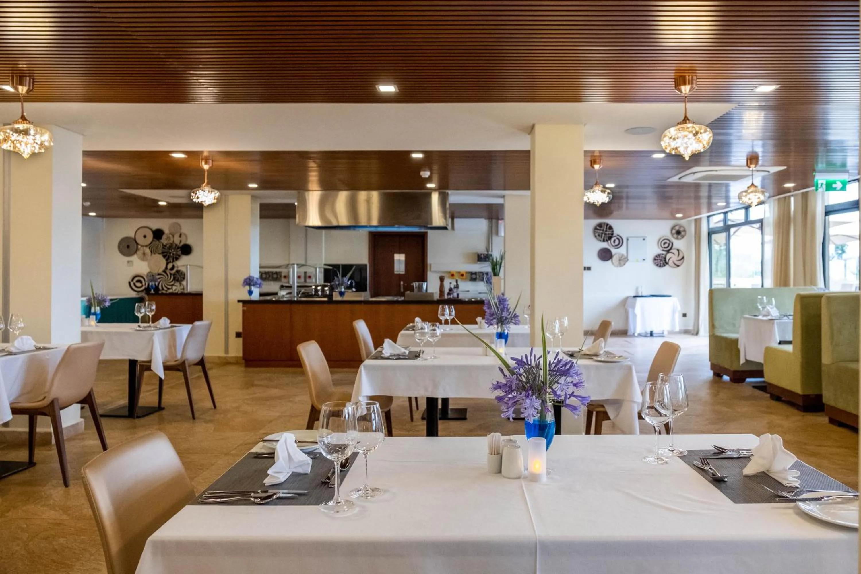 Restaurant/places to eat in Mantis Kivu Marina Bay Hotel
