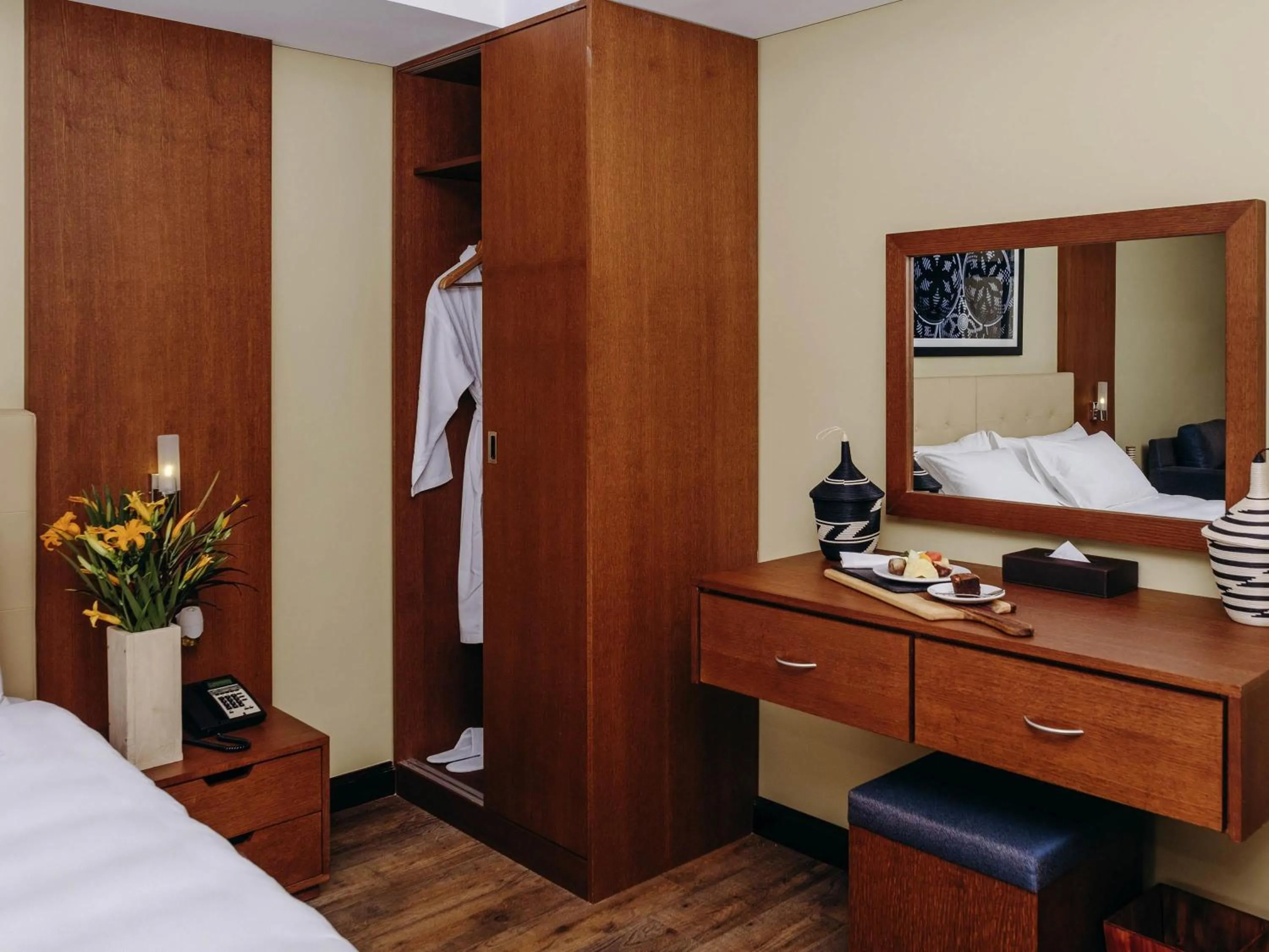 Bedroom, Bed in Mantis Kivu Marina Bay Hotel