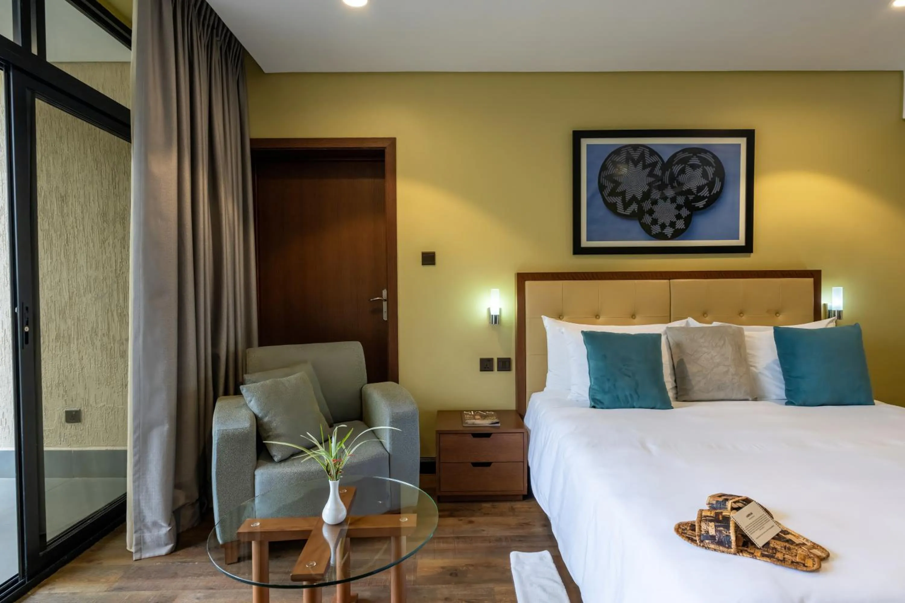 Seating area, Bed in Mantis Kivu Marina Bay Hotel