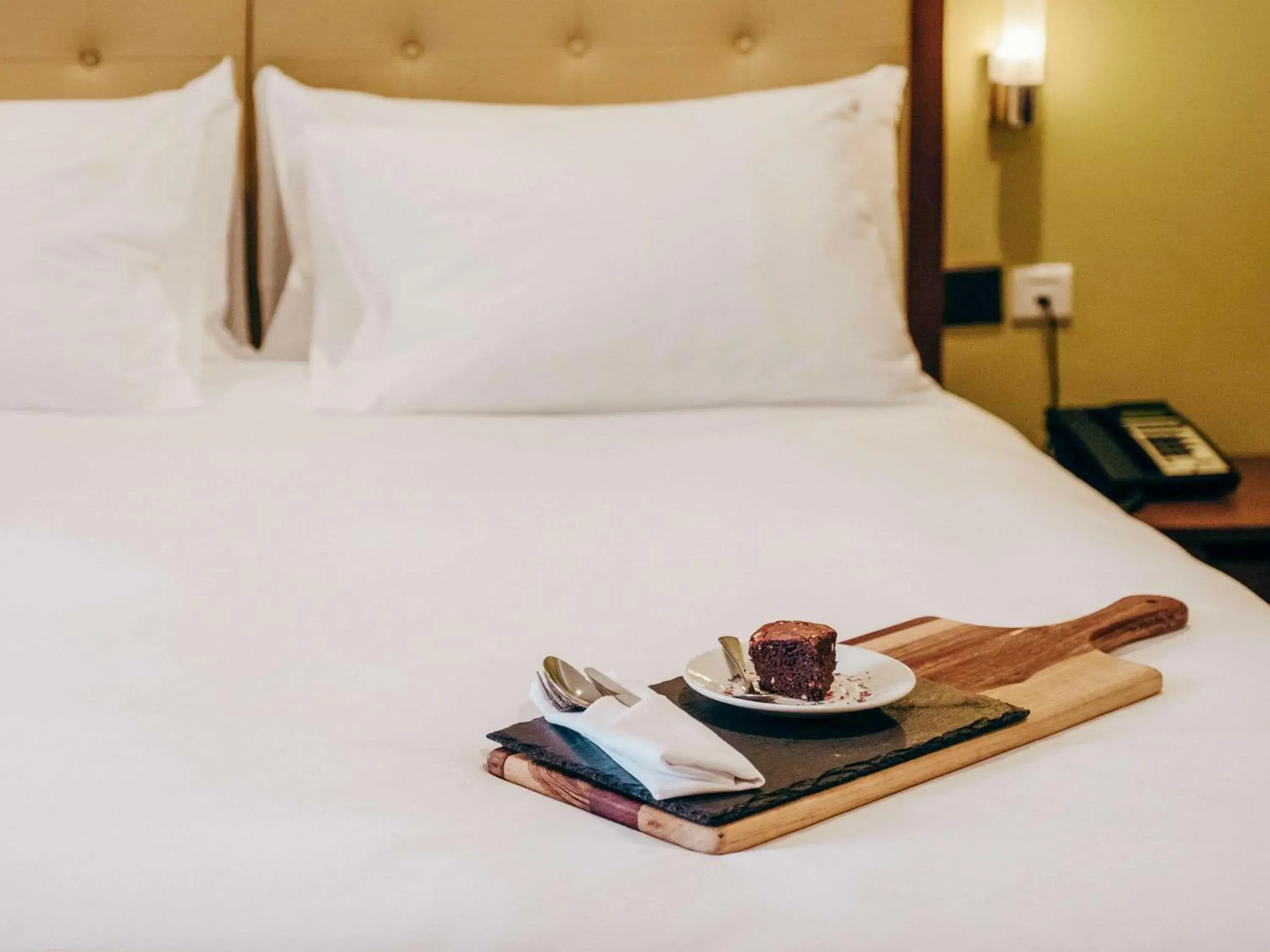 Deluxe Suite in Mantis Kivu Marina Bay Hotel Deluxe Suite in Mantis Kivu Marina Bay Hotel