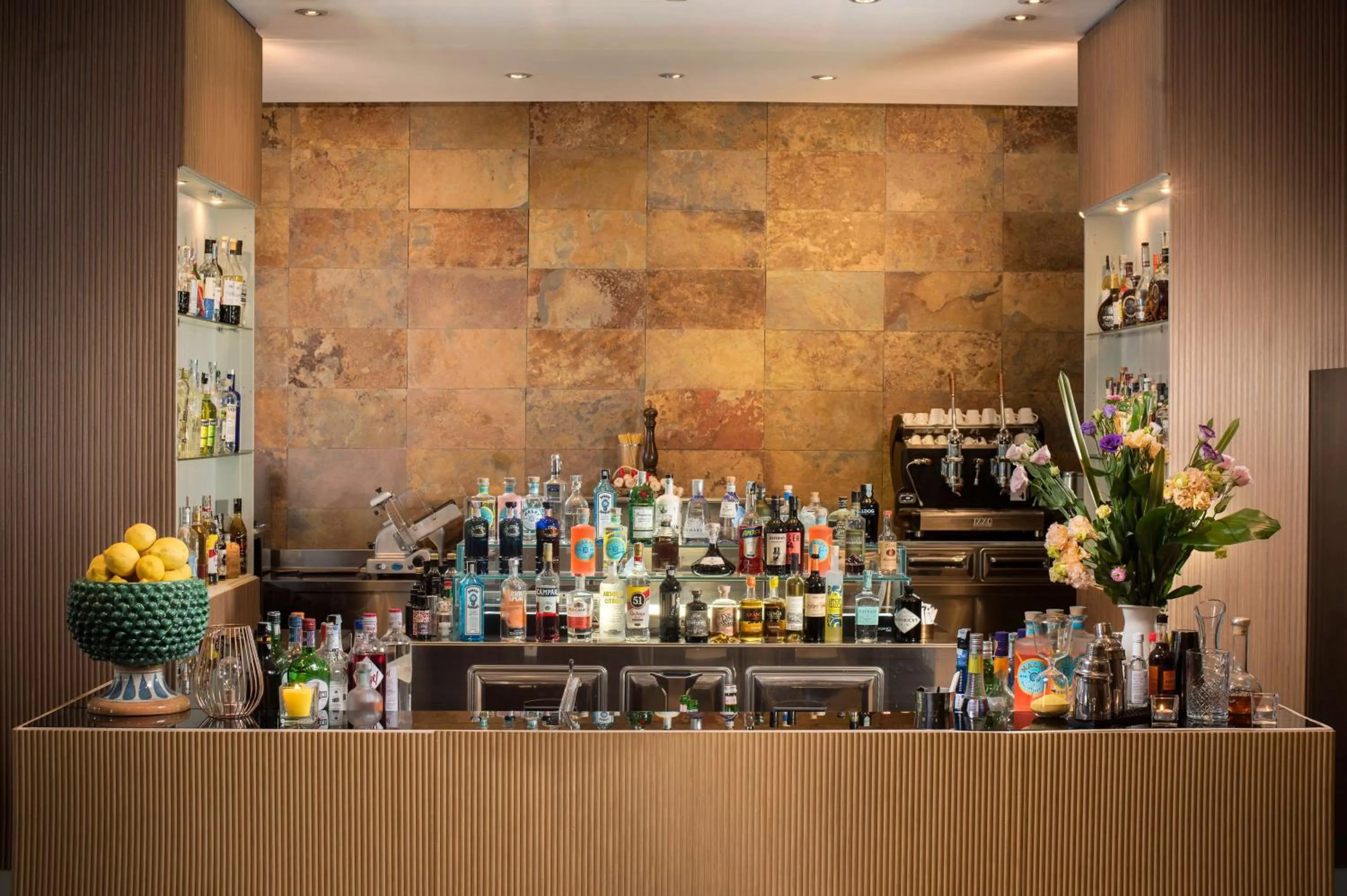 Lounge or bar in NH Catania Centro