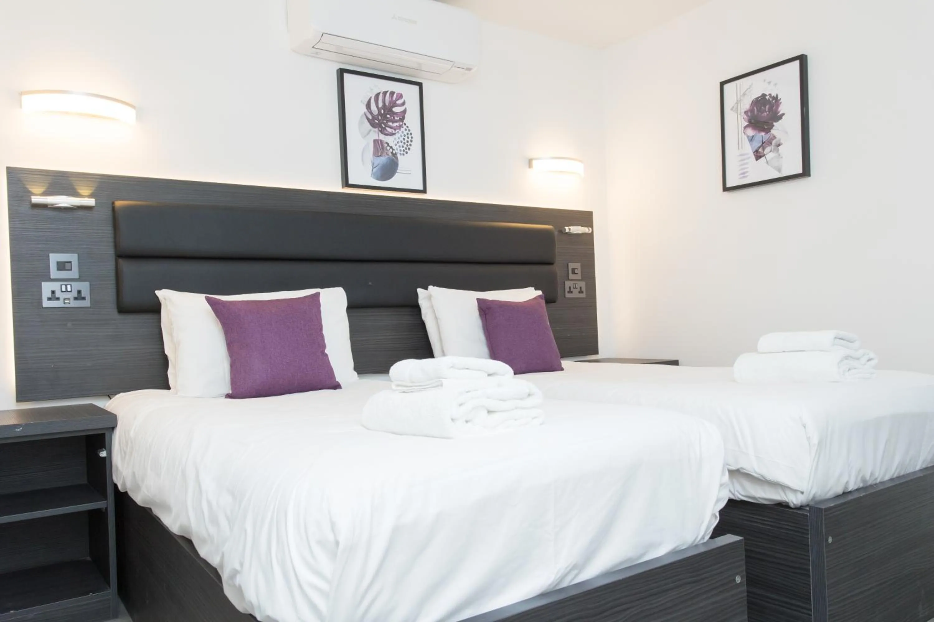 Bed in Legoland Heathrow Windsor Apartment Hotel