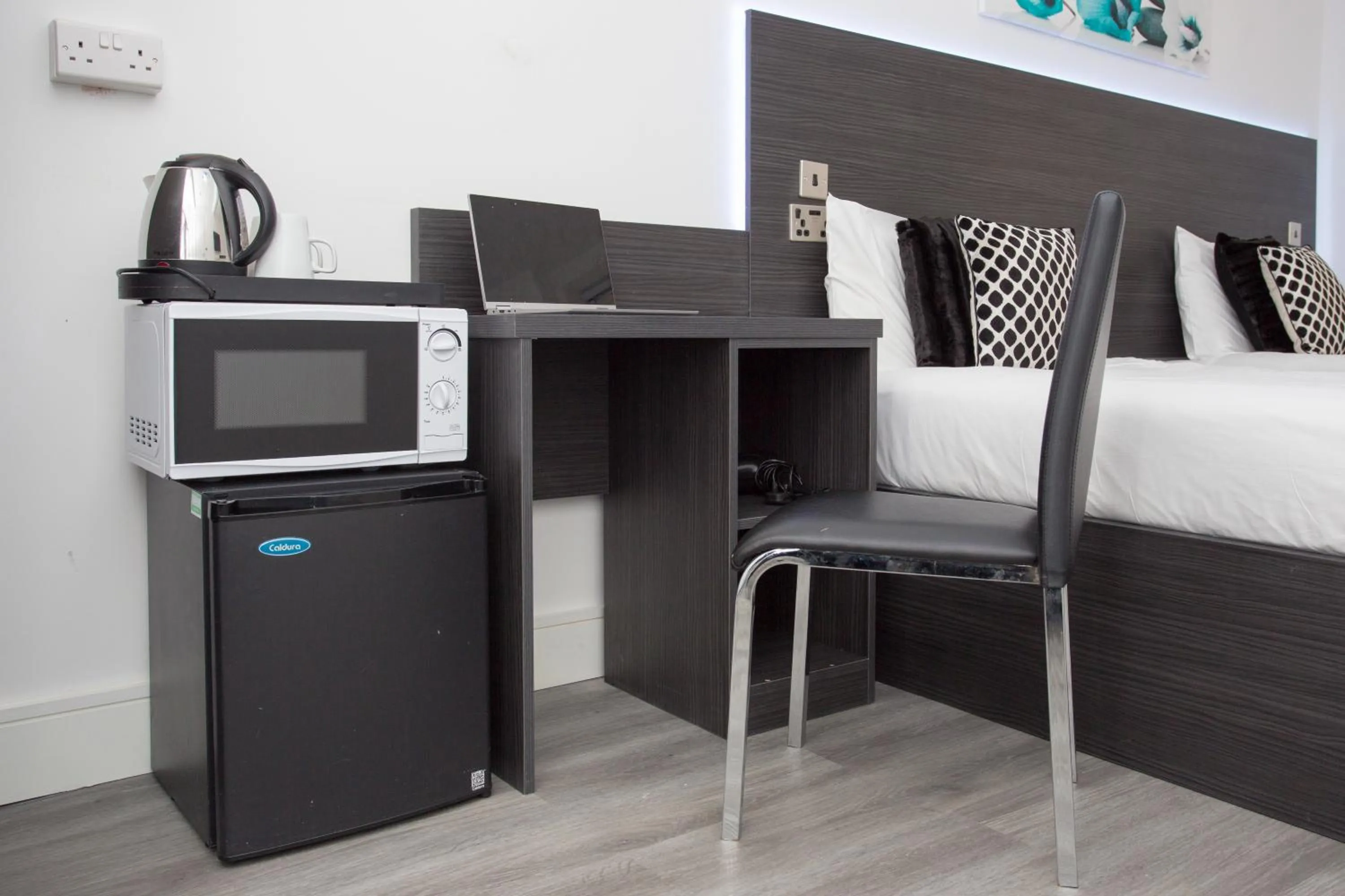 Bed in Legoland Heathrow Windsor Apartment Hotel