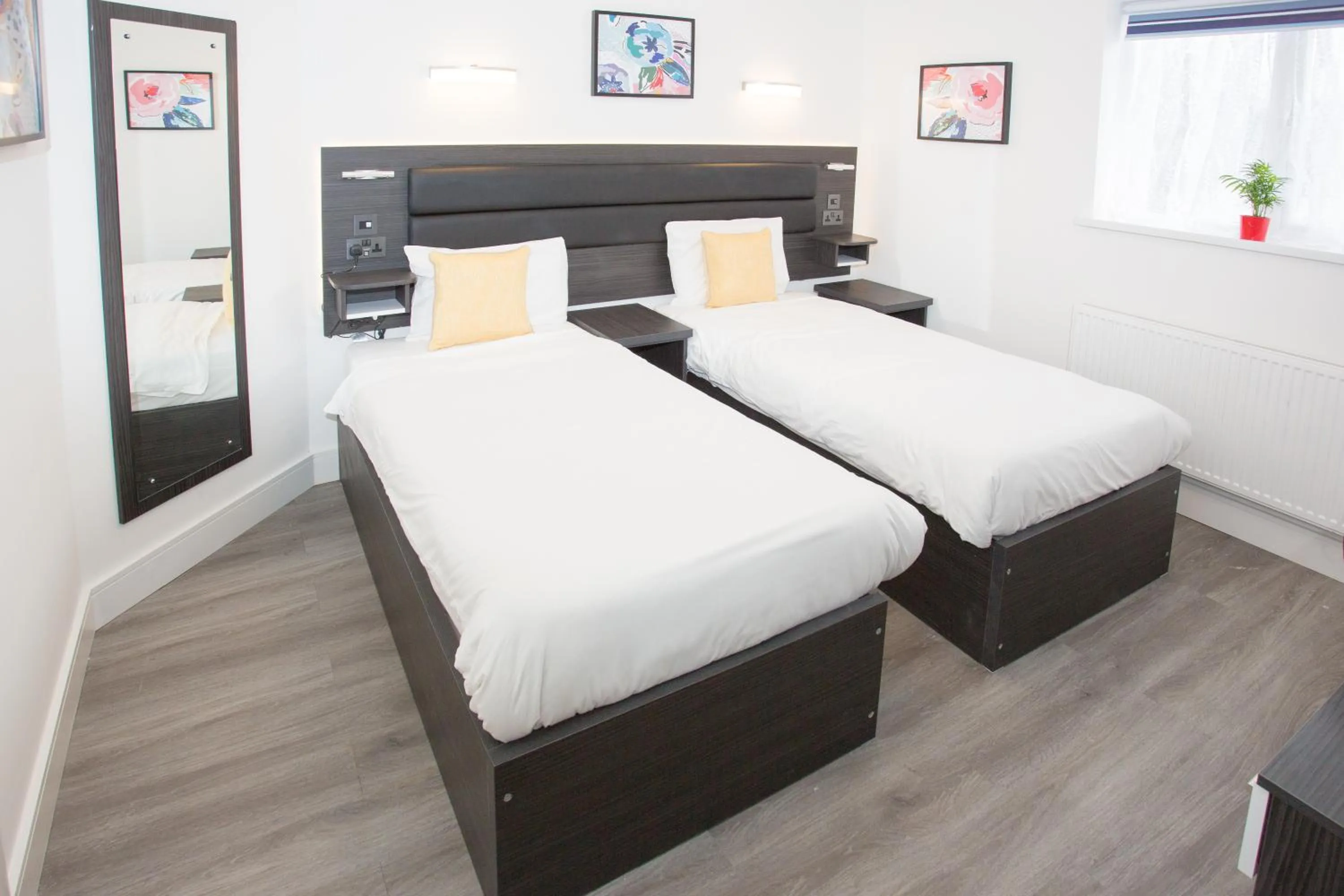 Bed in Legoland Heathrow Windsor Apartment Hotel