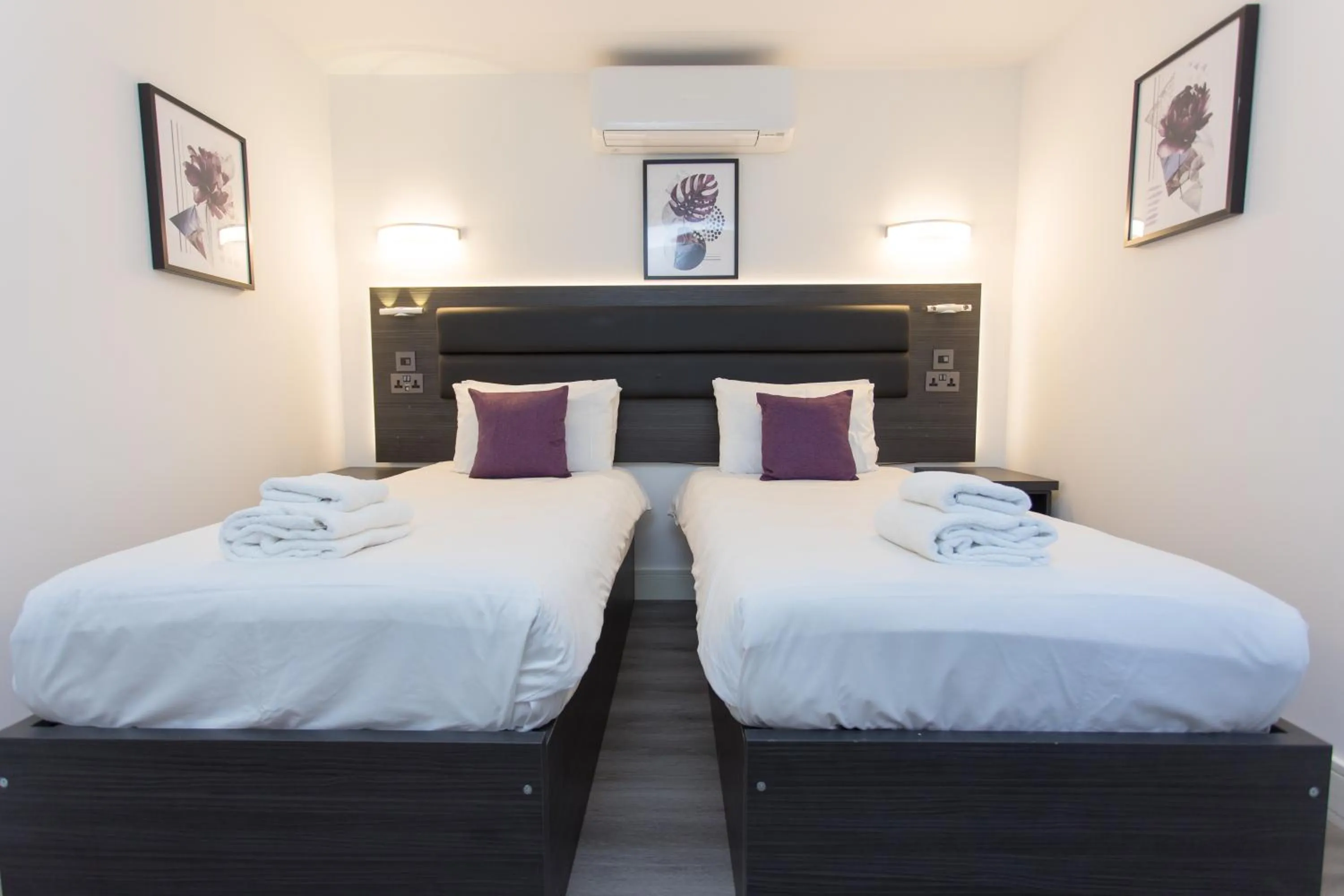 Bed in Legoland Heathrow Windsor Apartment Hotel