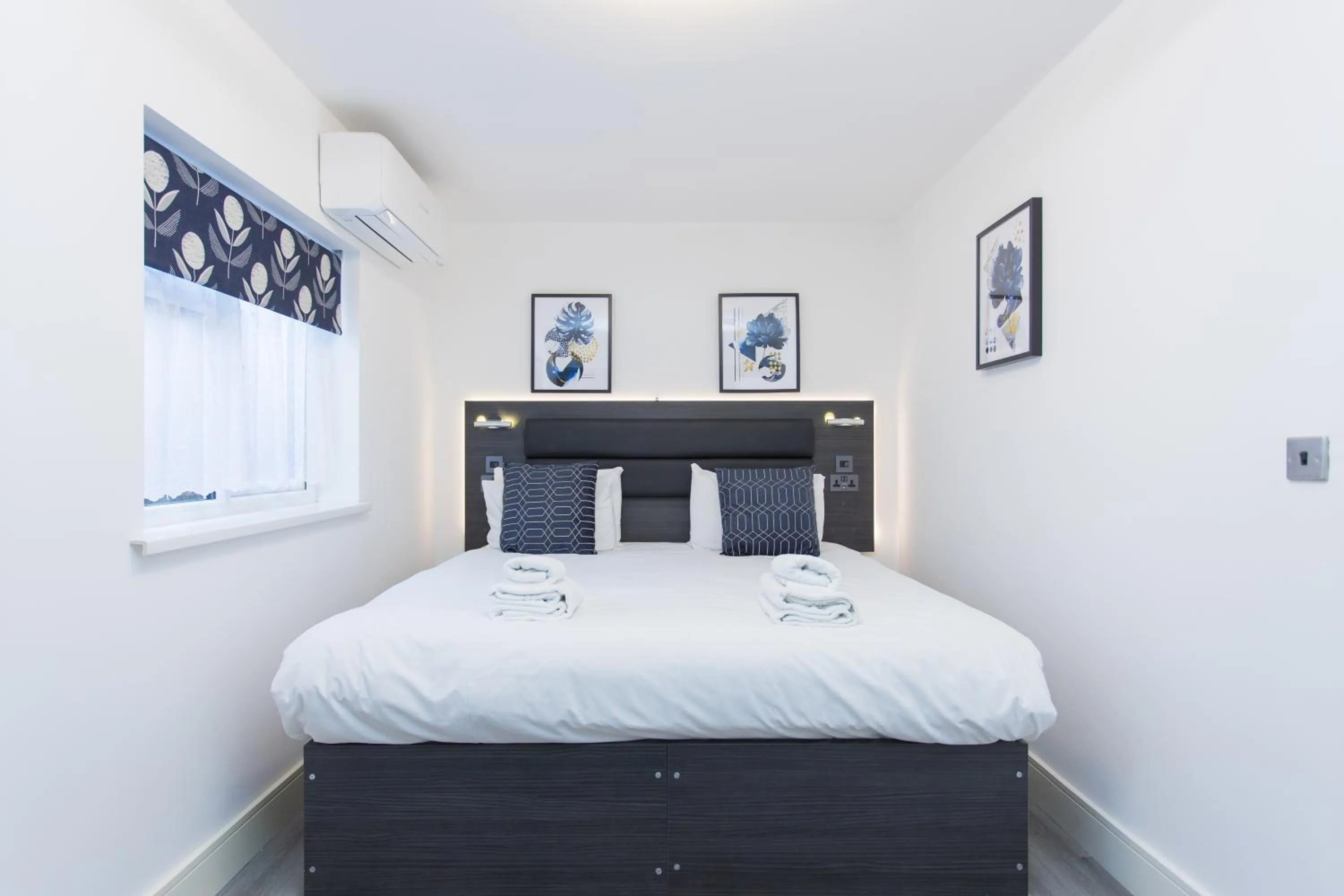 Bed in Legoland Heathrow Windsor Apartment Hotel